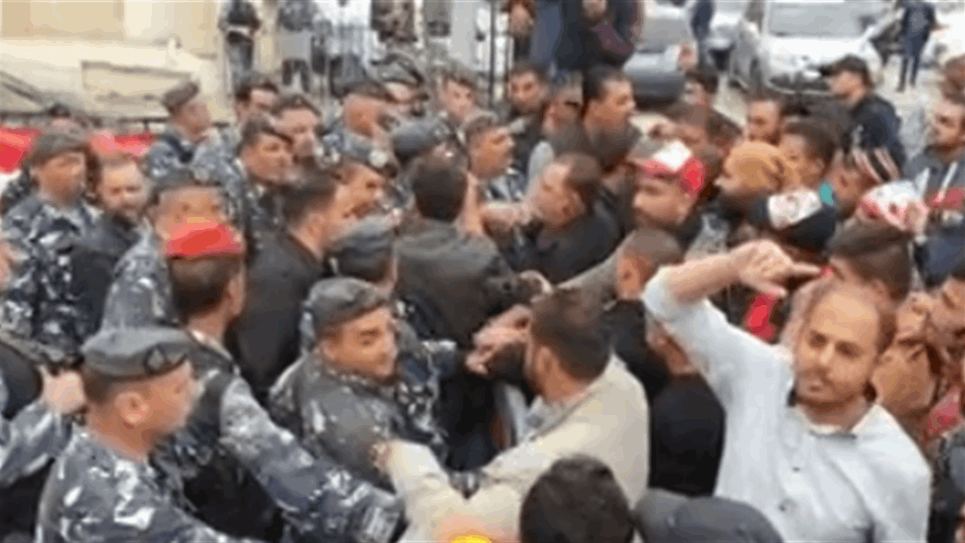 Clash between protesters and security forces outside Halba Serail (Video)