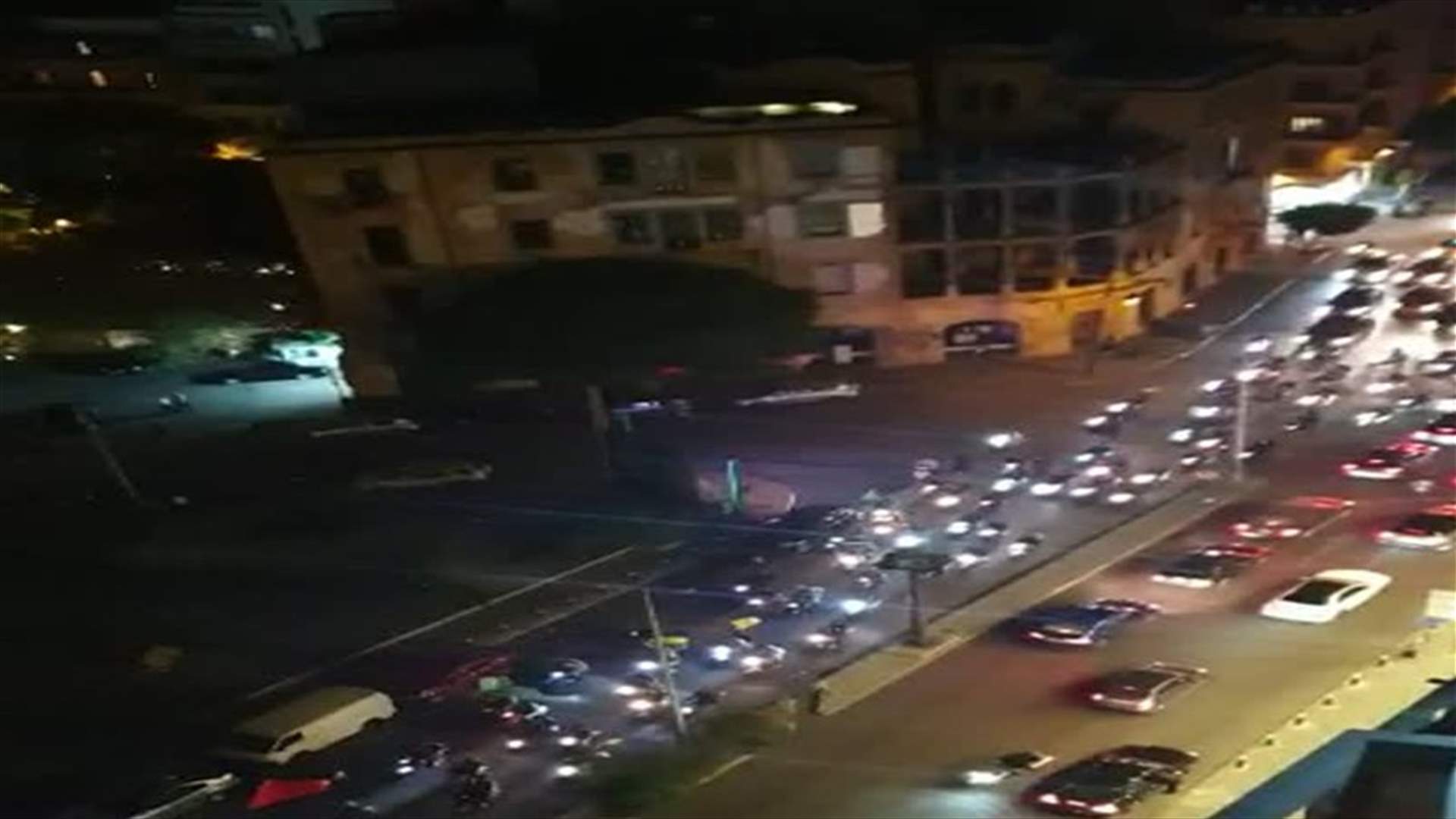 مسيرة لعشرات الشبان على متن دراجات نارية باتجاه وسط بيروت (فيديو)