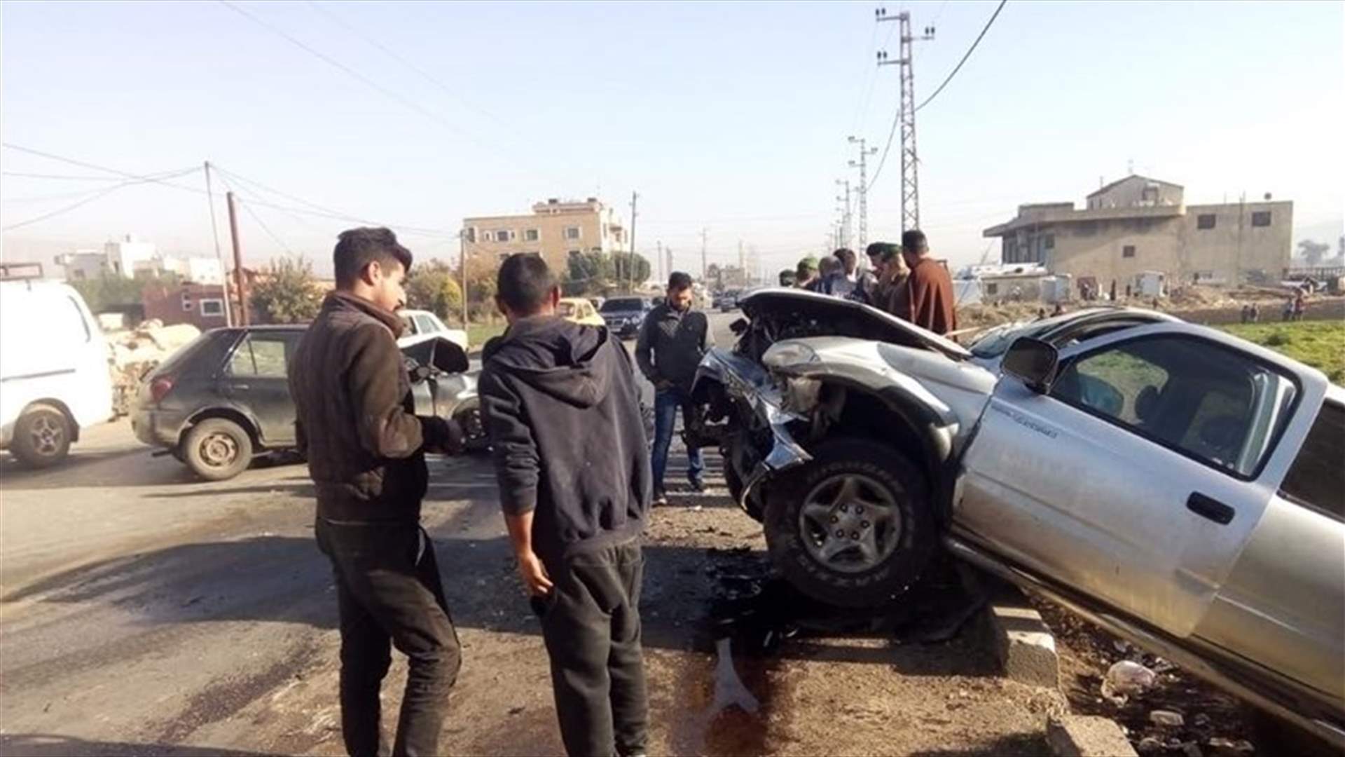 ثمانية جرحى على طريق عام ديرزنون رياق (صورة)