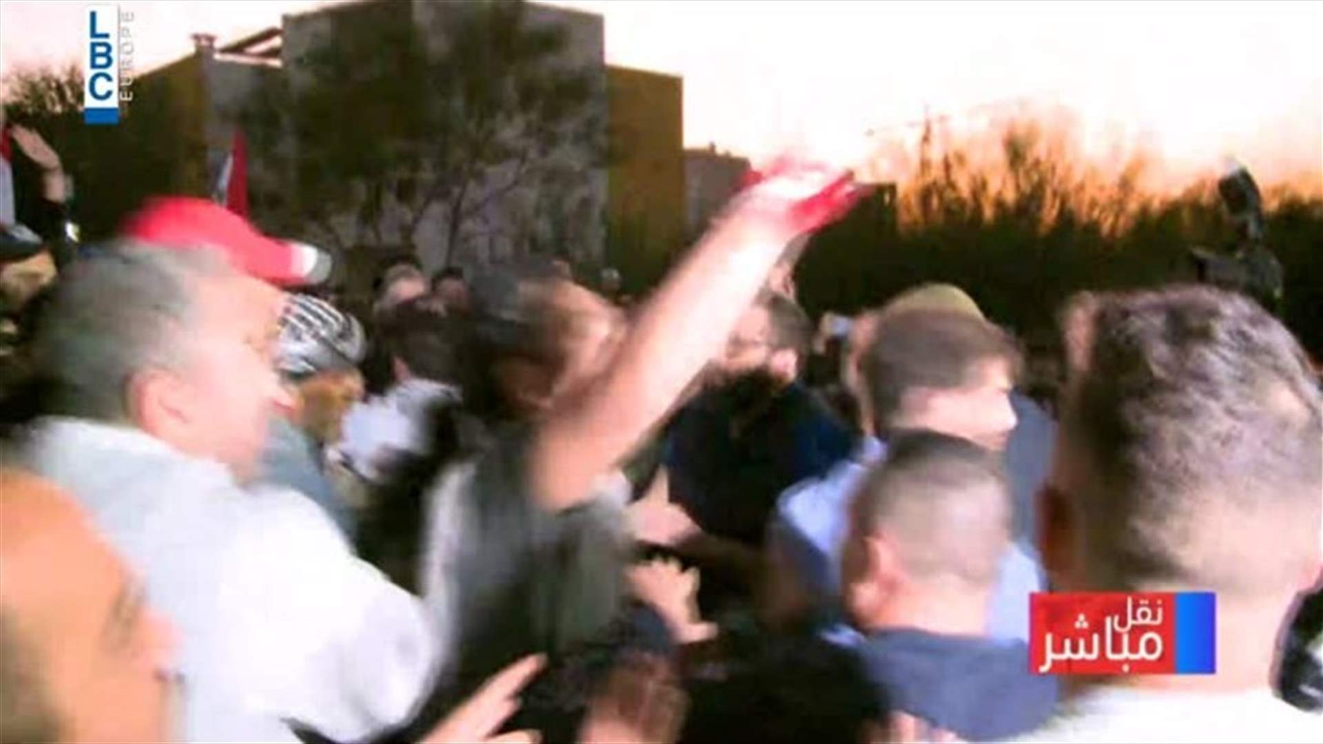 Scuffles erupt between protesters and FPM supporters near Baabda Palace-[VIDEO]