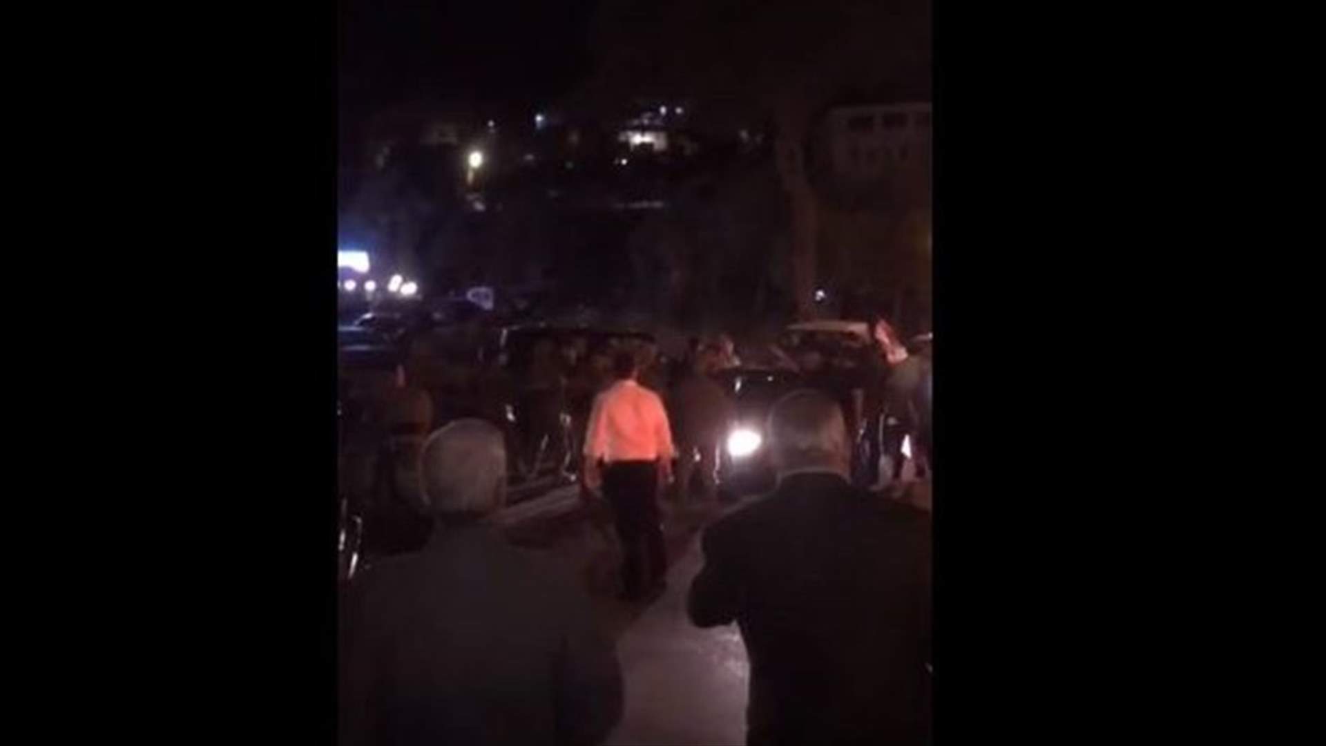Kataeb supporters block road to FPM convoys, LAF interferes [VIDEOS]