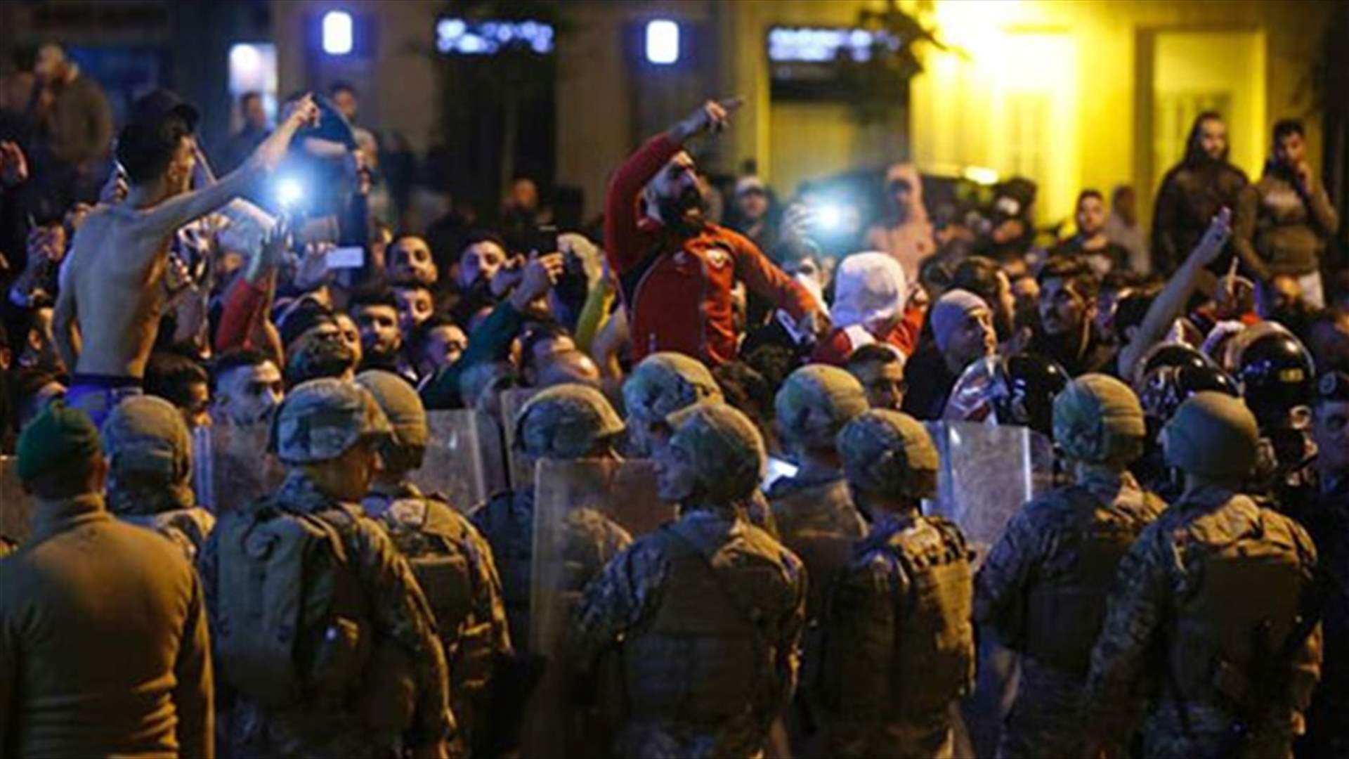 مصادر &quot;الثنائي الشيعي&quot; تشدد على فتح الطرق... (الشرق الأوسط)
