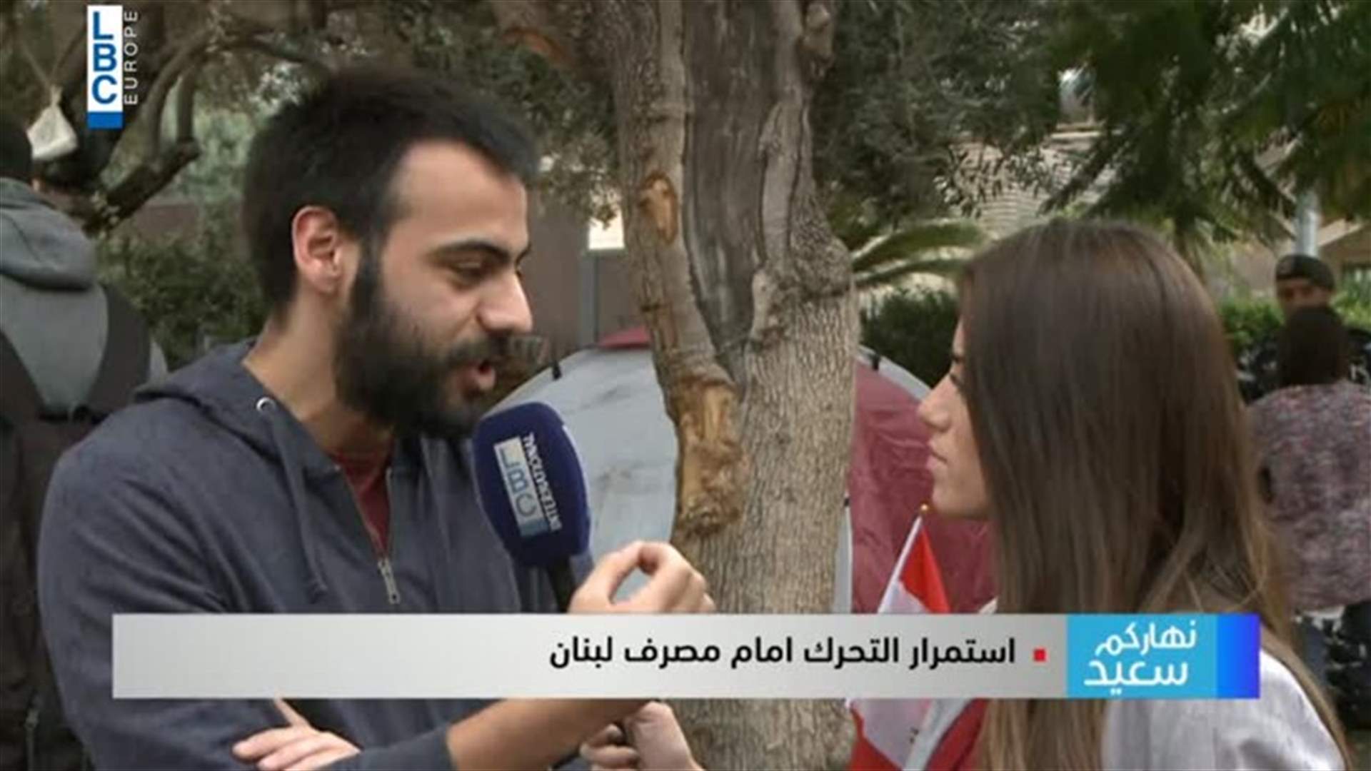 Protesters spend night outside central bank (Video)
