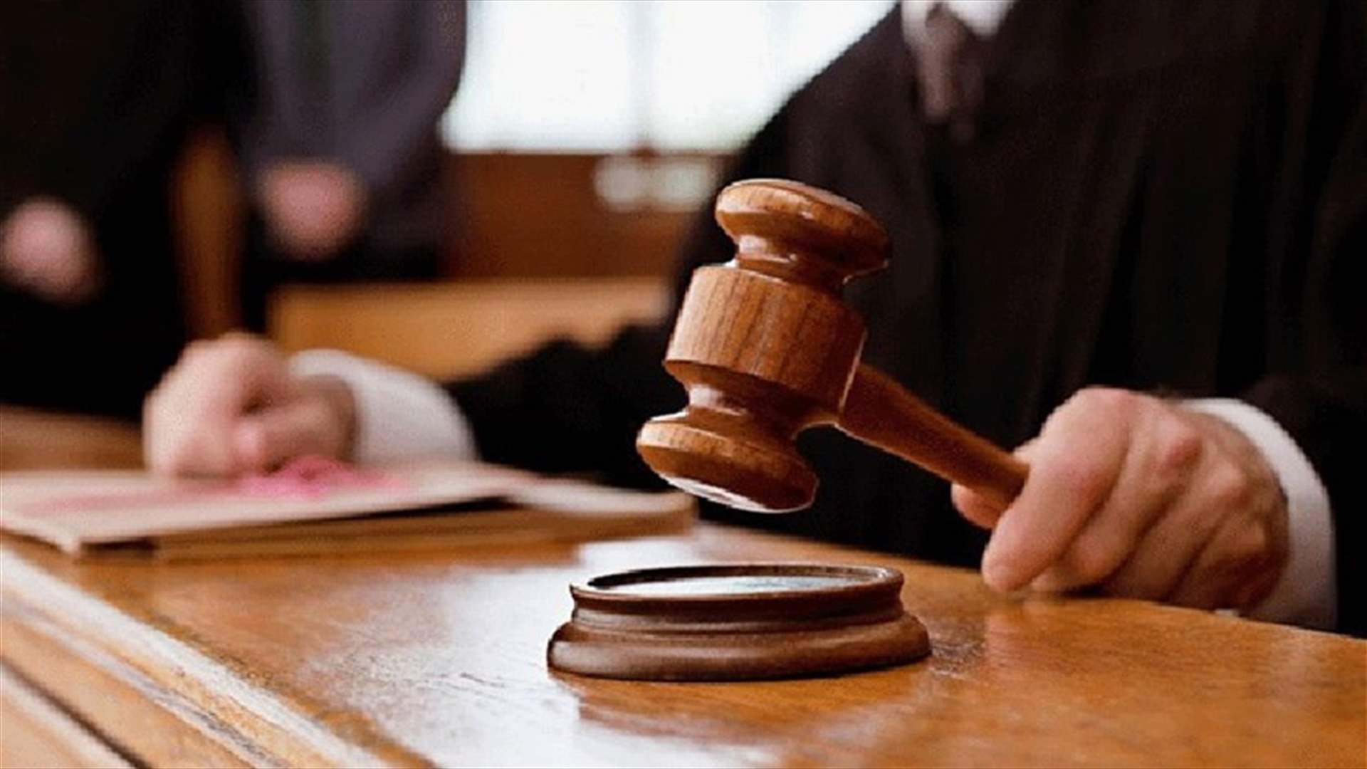 أوقف بعد اعتدائه على مواطن وإجباره على الاعتذار من رموز سياسية في حارة صيدا...