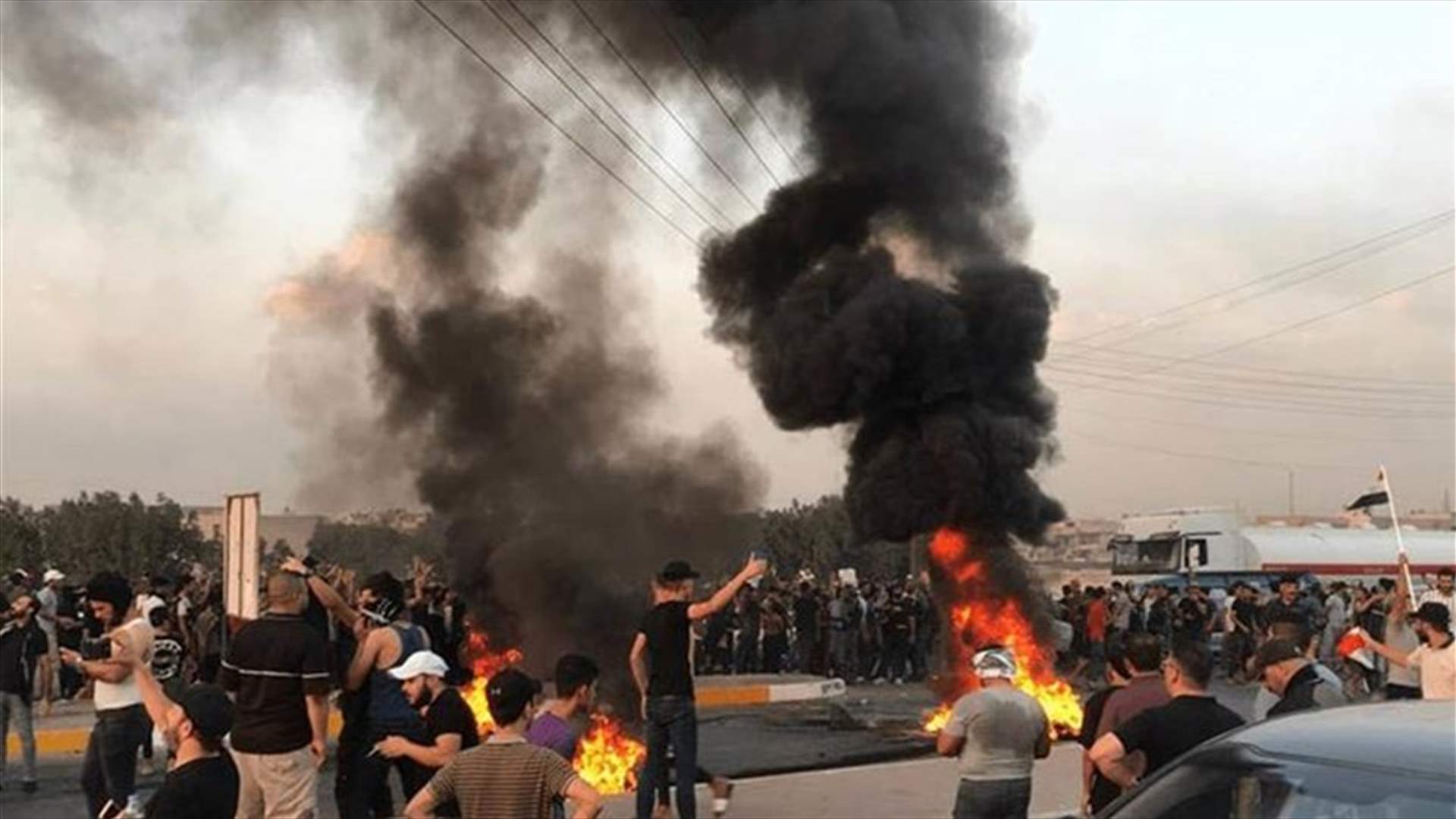 متظاهرون عراقيون اضرموا النار في قنصلية ايران في النجف