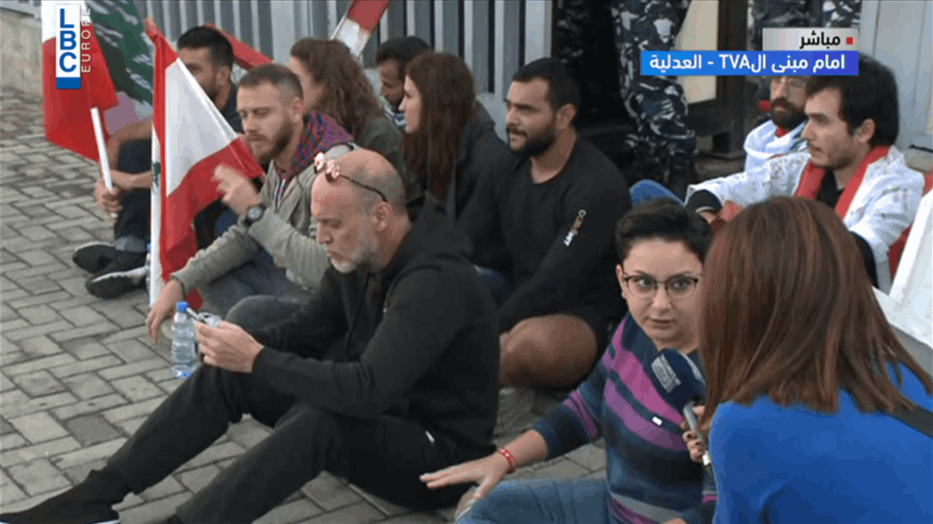 اعتصام أمام مبنى الـTVA في العدلية (فيديو)
