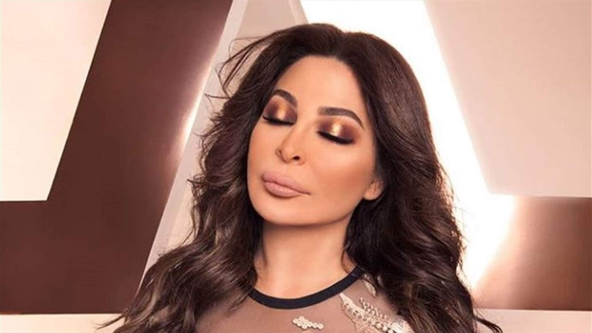 صورة إليسا بيدٍ مُتورّمة في المكسيك تُقلق محبّيها من جديد