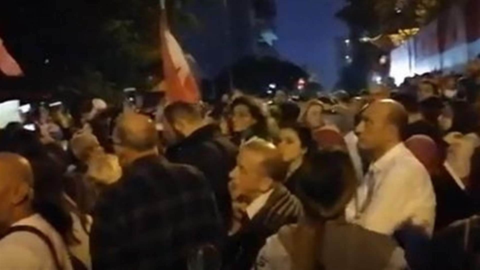 Protesters gather outside BDL in Hamra-[VIDEO]