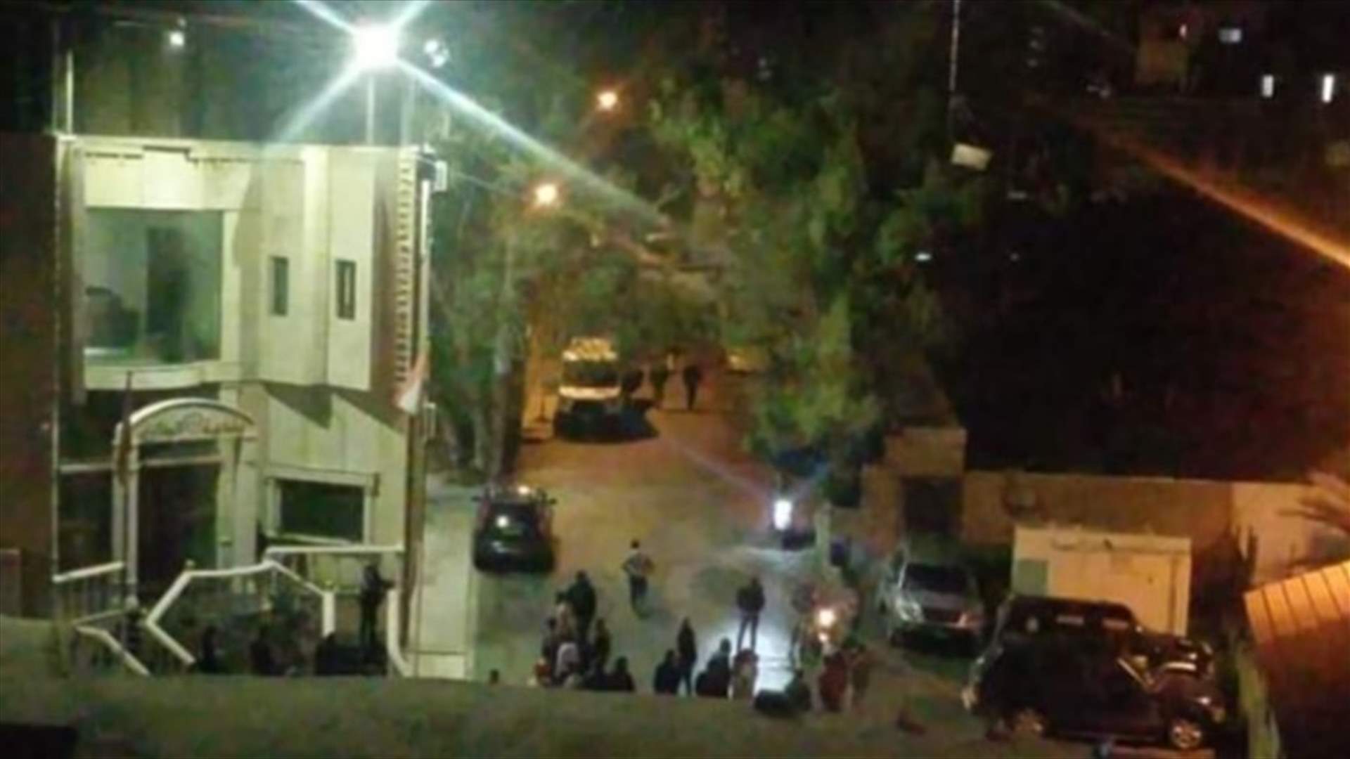 مجهول يلقي قنبلة يدوية امام بلدية البداوي...