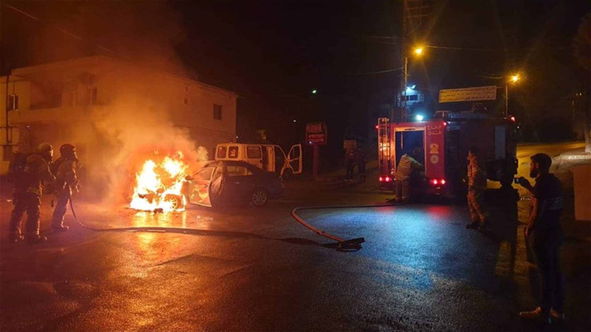 حريق داخل سيارة في البترون (صورة)