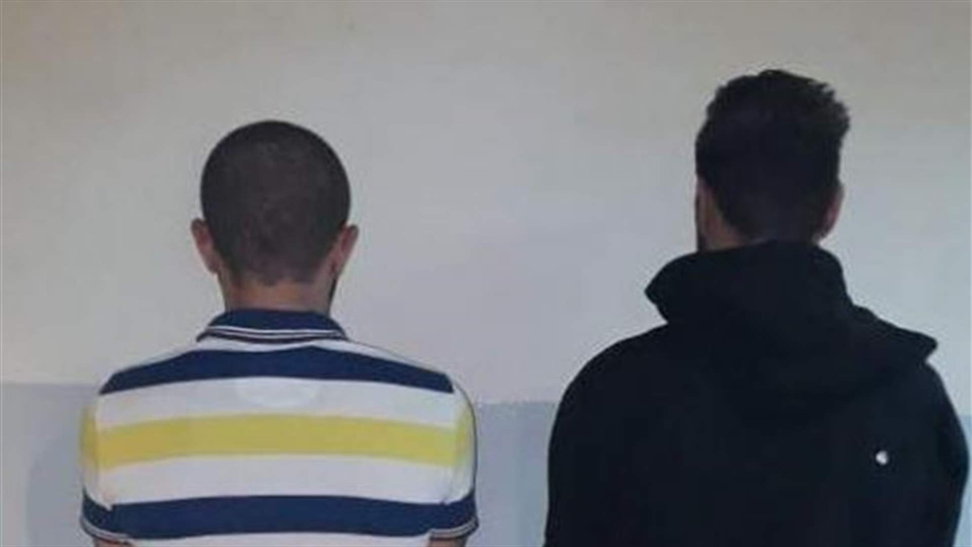قاموا بضرب سائقَين بآلة حادة لسلب سيارتي اجرة...