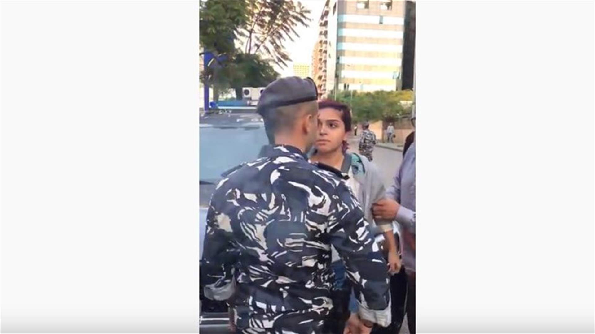 توقيف شابة في الحمرا بعد إشكال مع عنصر من قوى الأمن الداخلي... (فيديو)