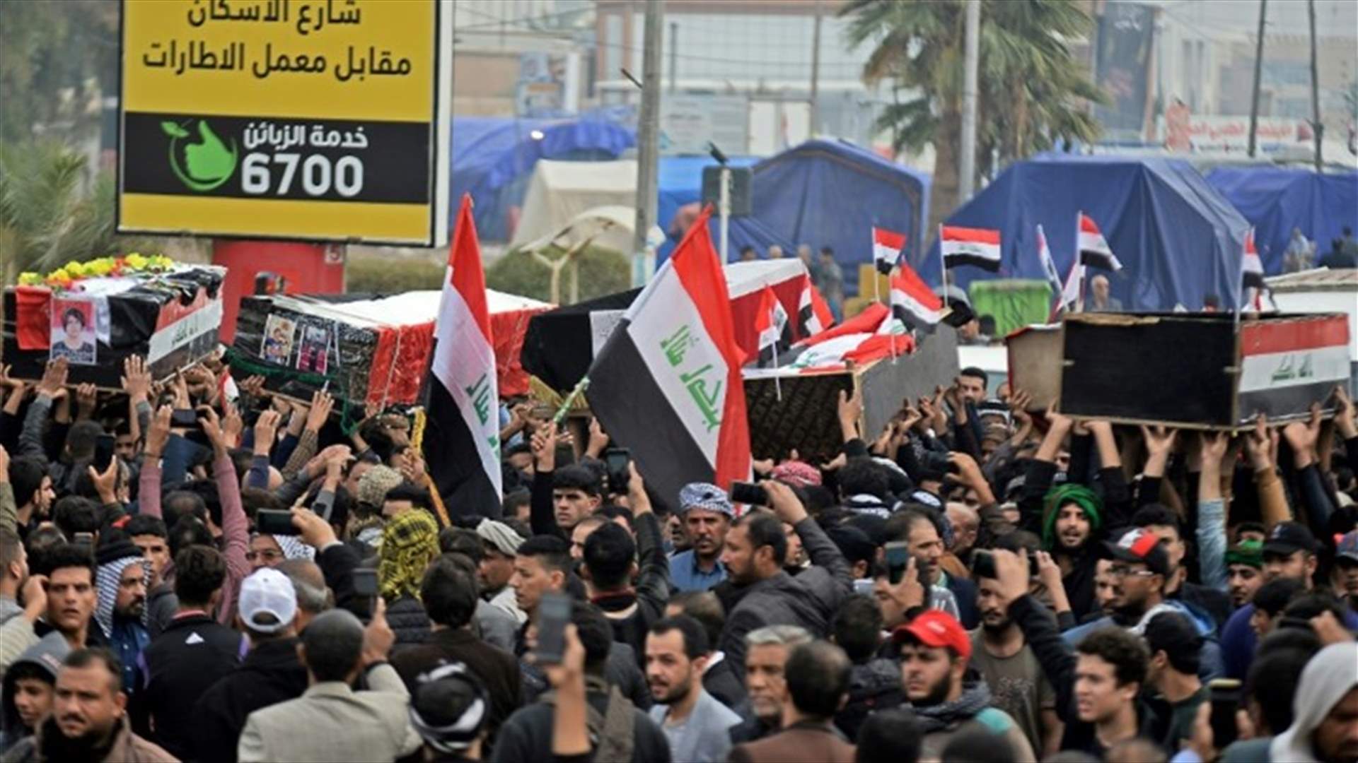 العراقيون يواصلون التظاهر رغم قرار رئيس الوزراء الاستقالة