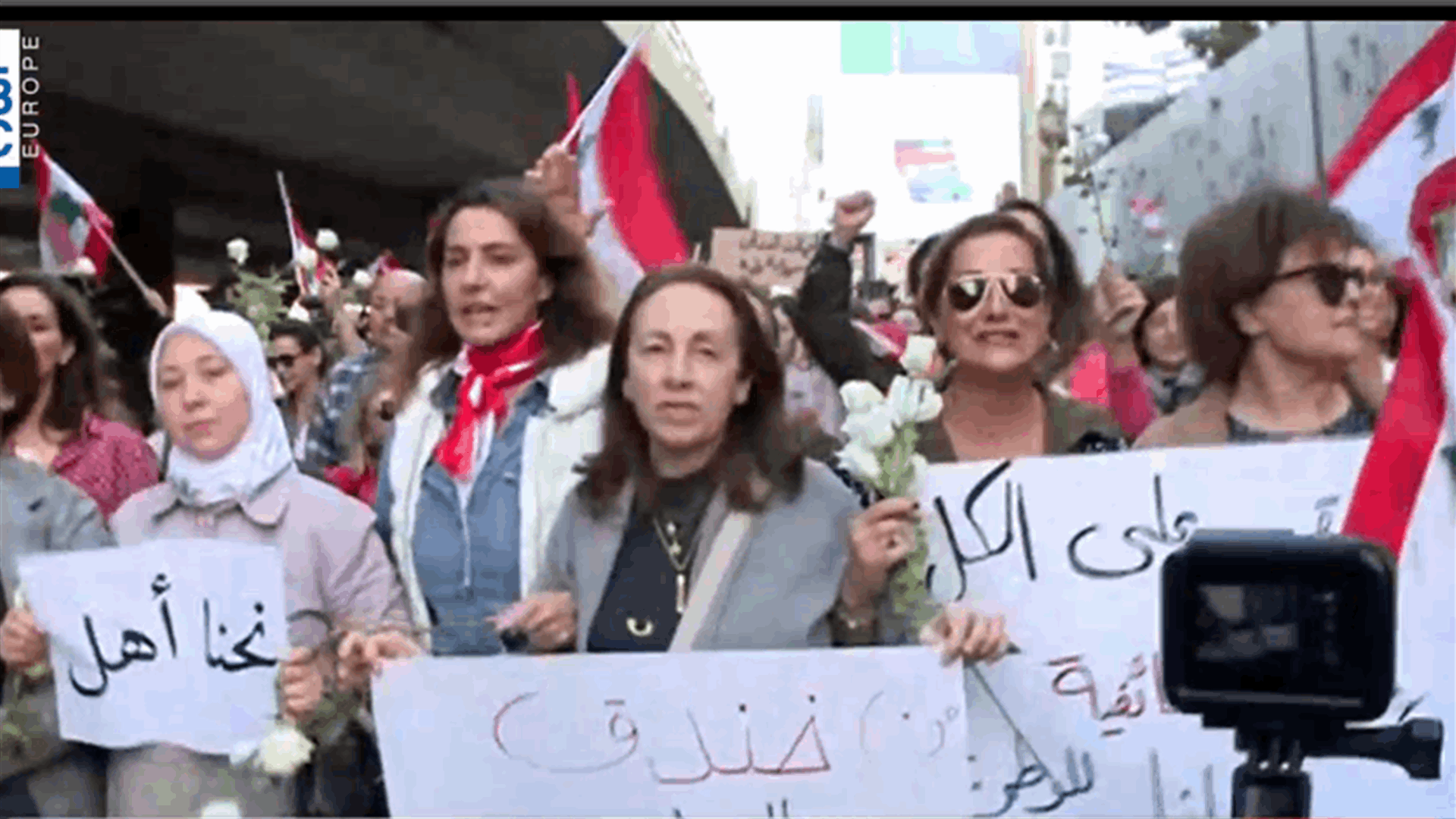 مسيرة لأمهات برج الغزال وصولا الى الخندق الغميق...واستقبال بالورود (فيديو)