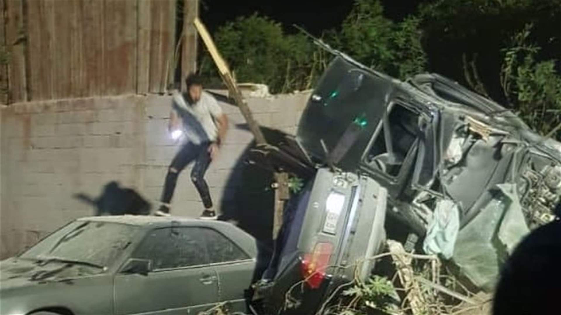 قتيل و5 جرحى في حادث سير مروّع بين 3 سيارات على أوتوستراد الناعمة (صوَر)