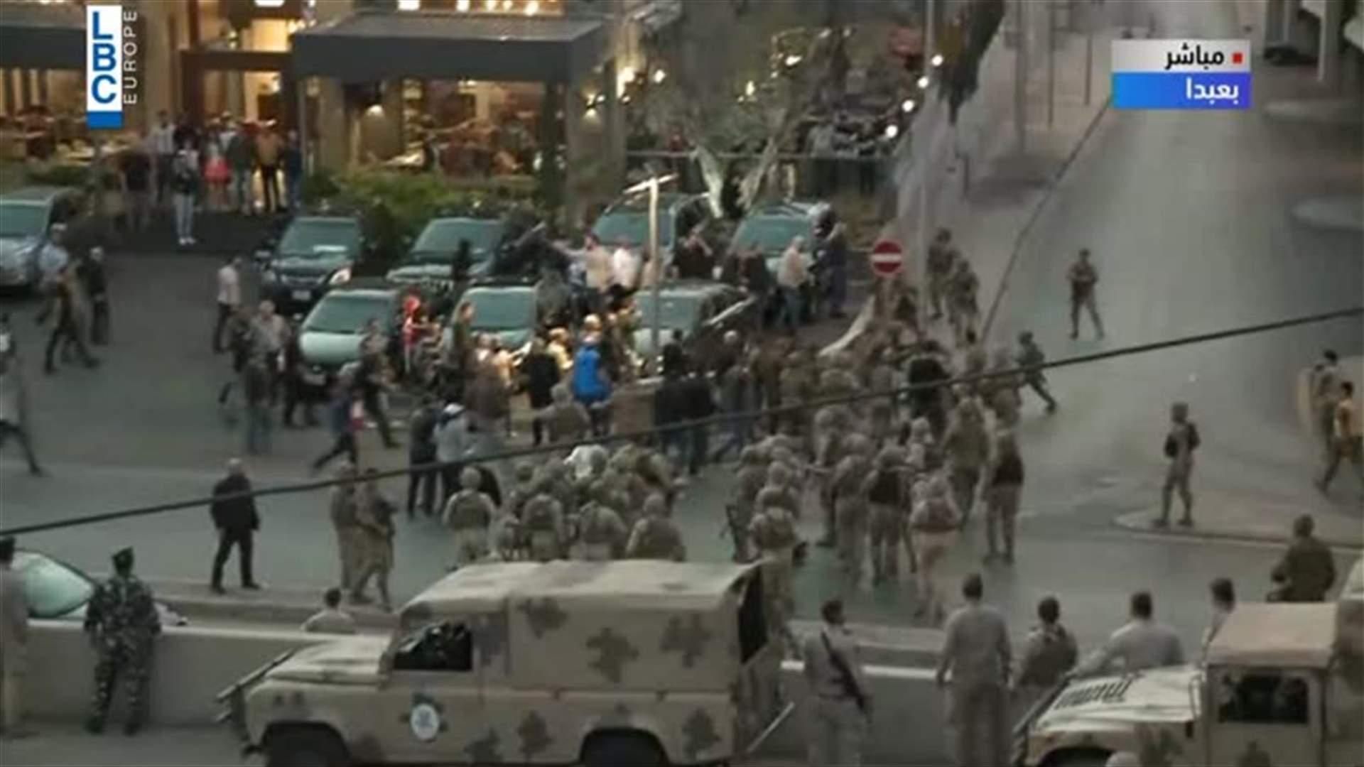 توتّر على طريق القصر الجمهوري بين شبان من الحراك المدني وآخرين من &quot;التيار&quot; (فيديو)