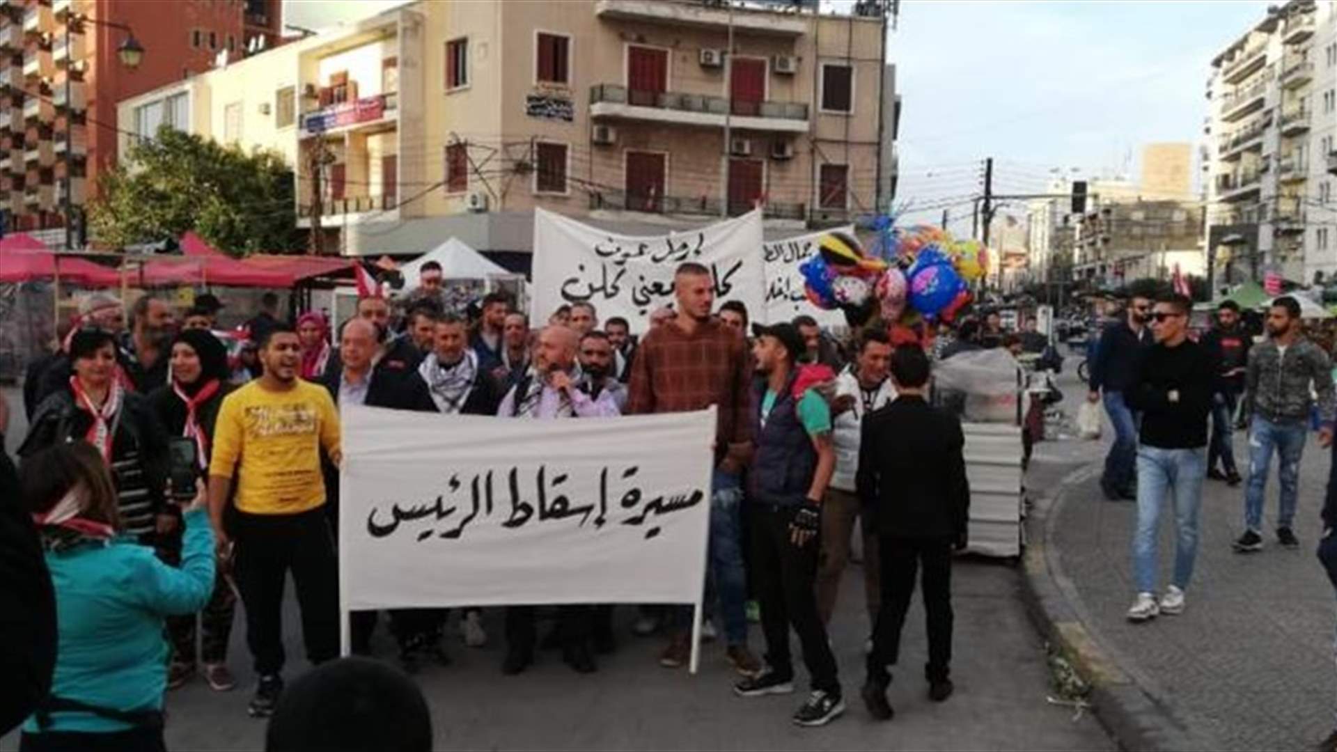 مسيرة حاشدة في طرابلس تطالب بالتغيير وبإجراء استشارات التكليف (صورة)