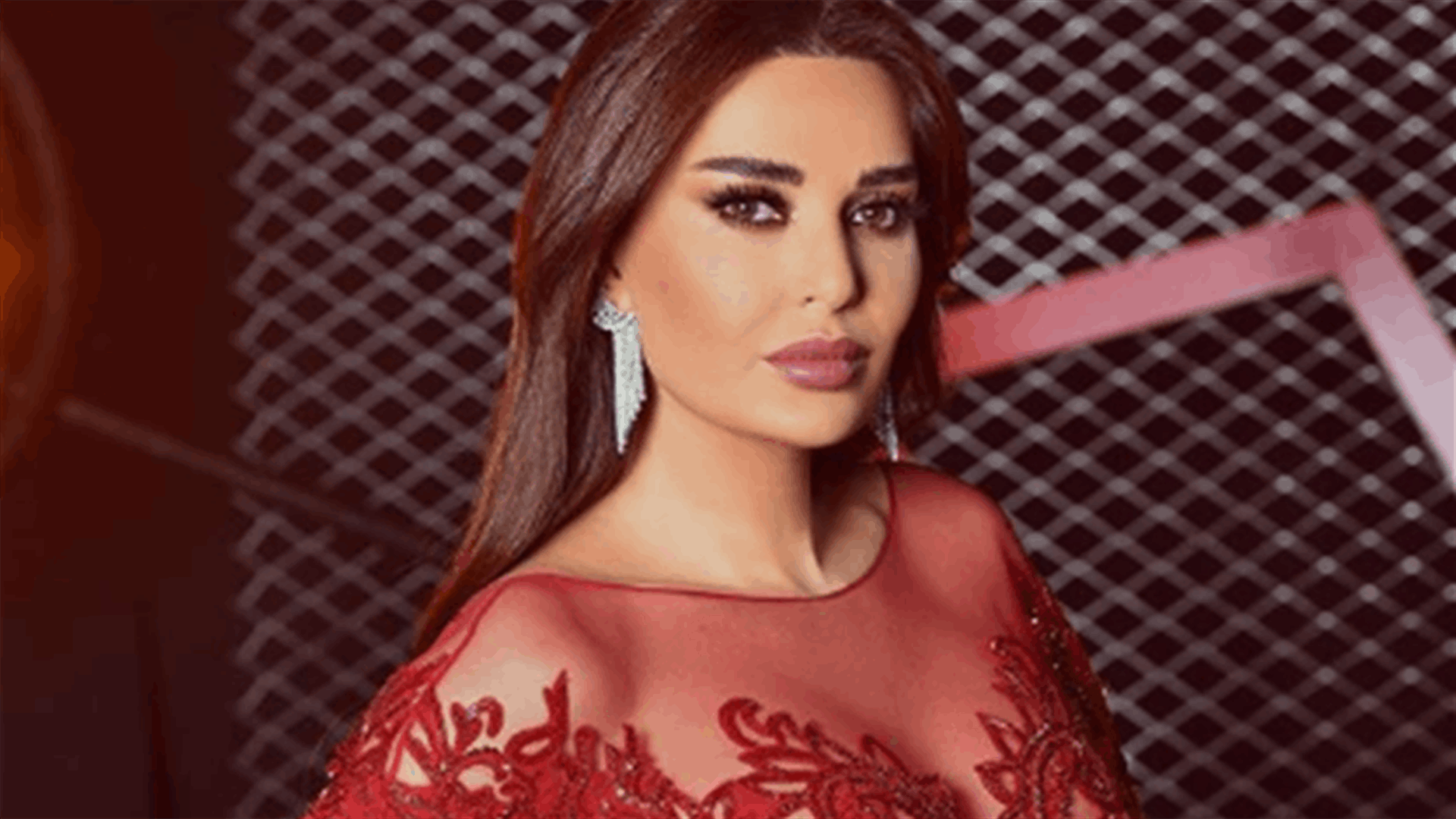 &quot;السلطانة هيام&quot; لسيرين عبد النور في باريس:&quot; ما هذه القنبلة إلى جانبي!&quot;