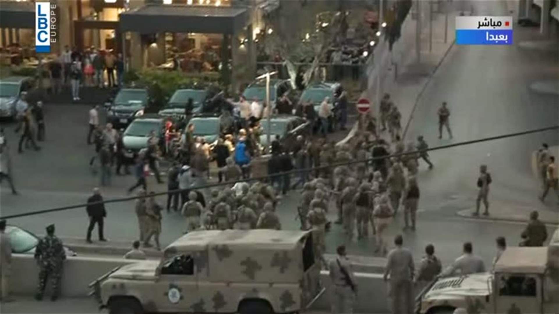 Tension between civil society activists and FPM supporters on road leading to Baabda palace (Video)