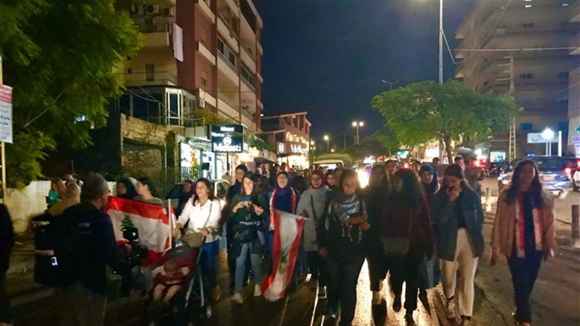 مسيرة نسائية في صيدا رفضا للحرب والفساد والتفرقة والتخويف