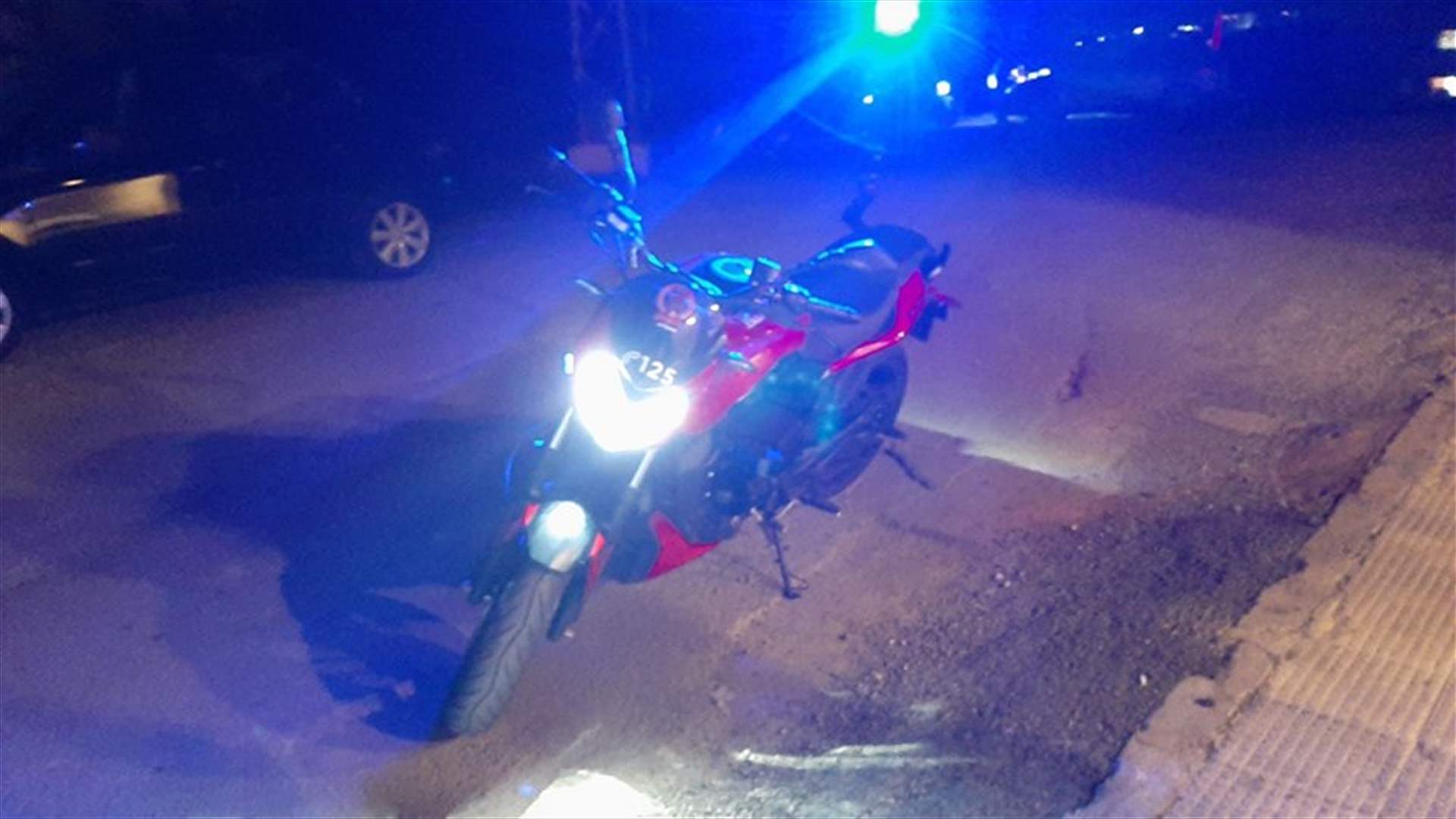 انقاذ مواطن من داخل مصعد في جبيل... والاستعانة بالـMoto Ambulance للوصول سريعا الى المكان