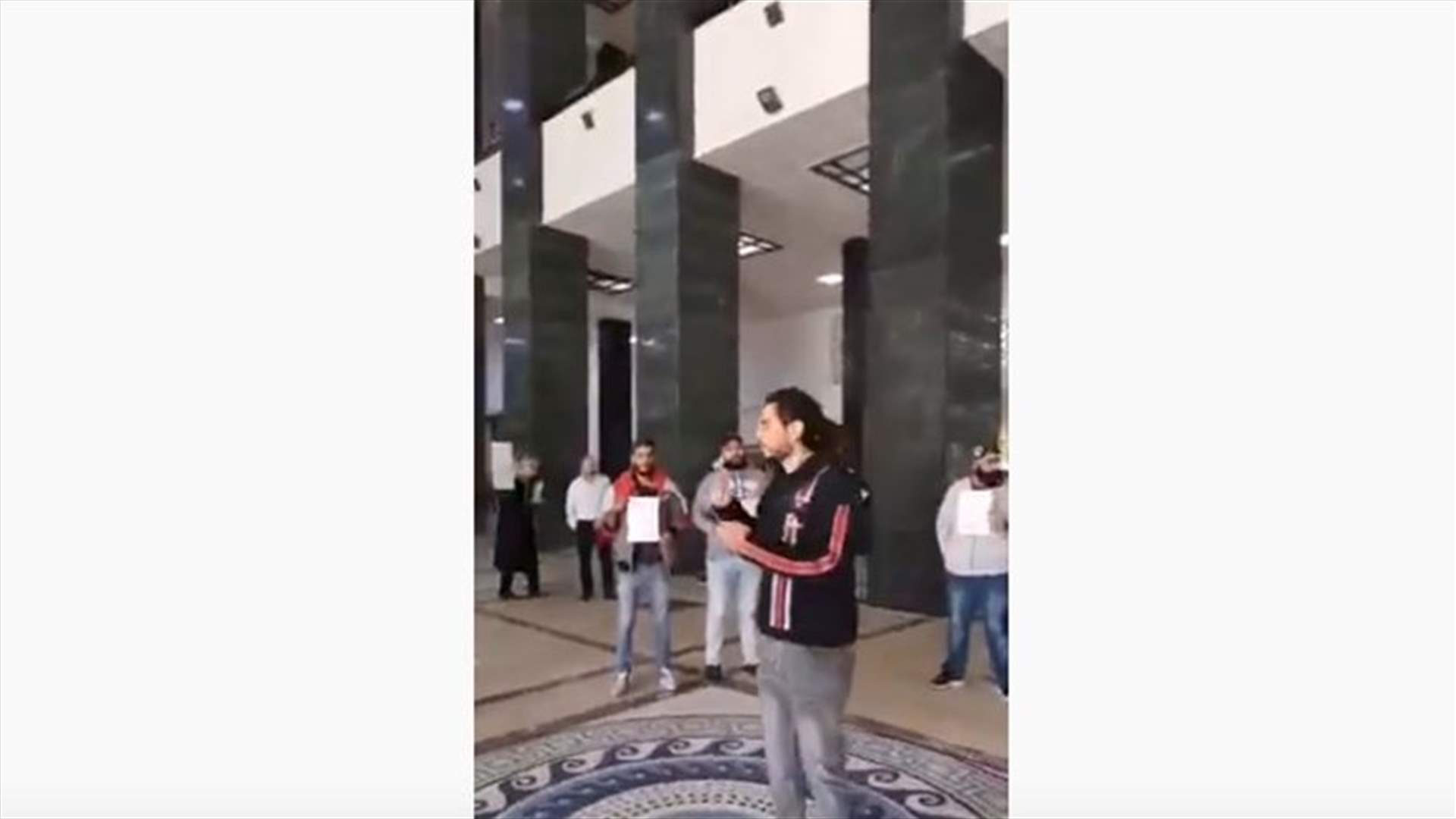 متظاهرون دخلوا قصر العدل في بيروت... هذا ما طالبوا به (فيديو)