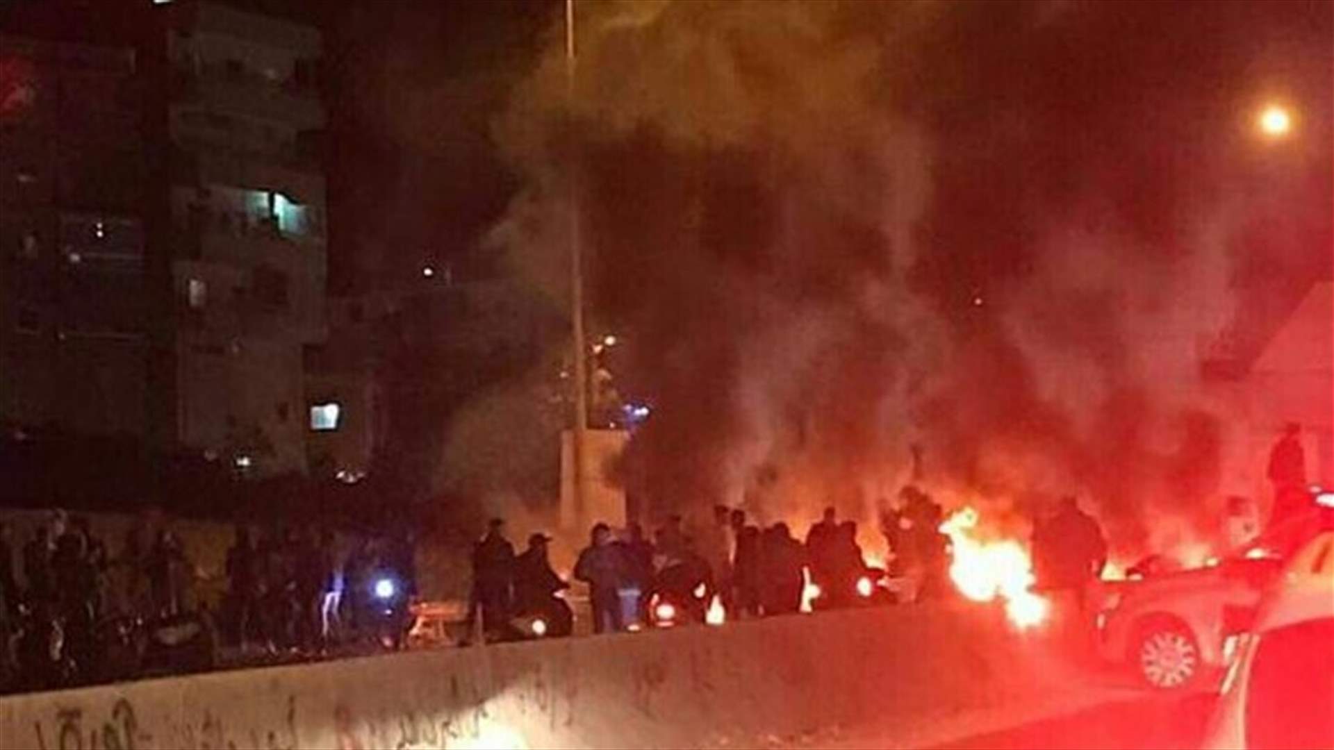 الجيش أعاد فتح الاوتوستراد الساحلي في الناعمة بالاتجاهين