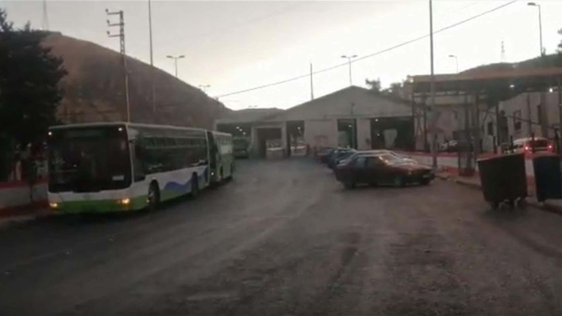 دفعة جديدة من النازحين السوريين تغادر لبنان (فيديو)