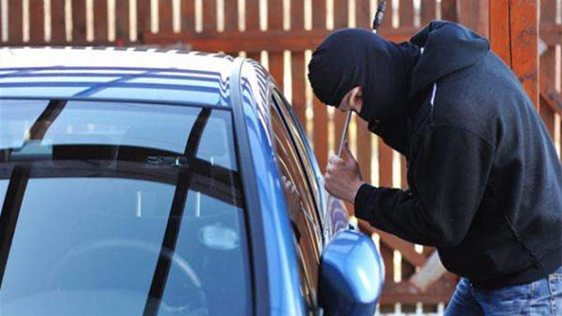 سرقة سيارتين من بلدة شمسطار