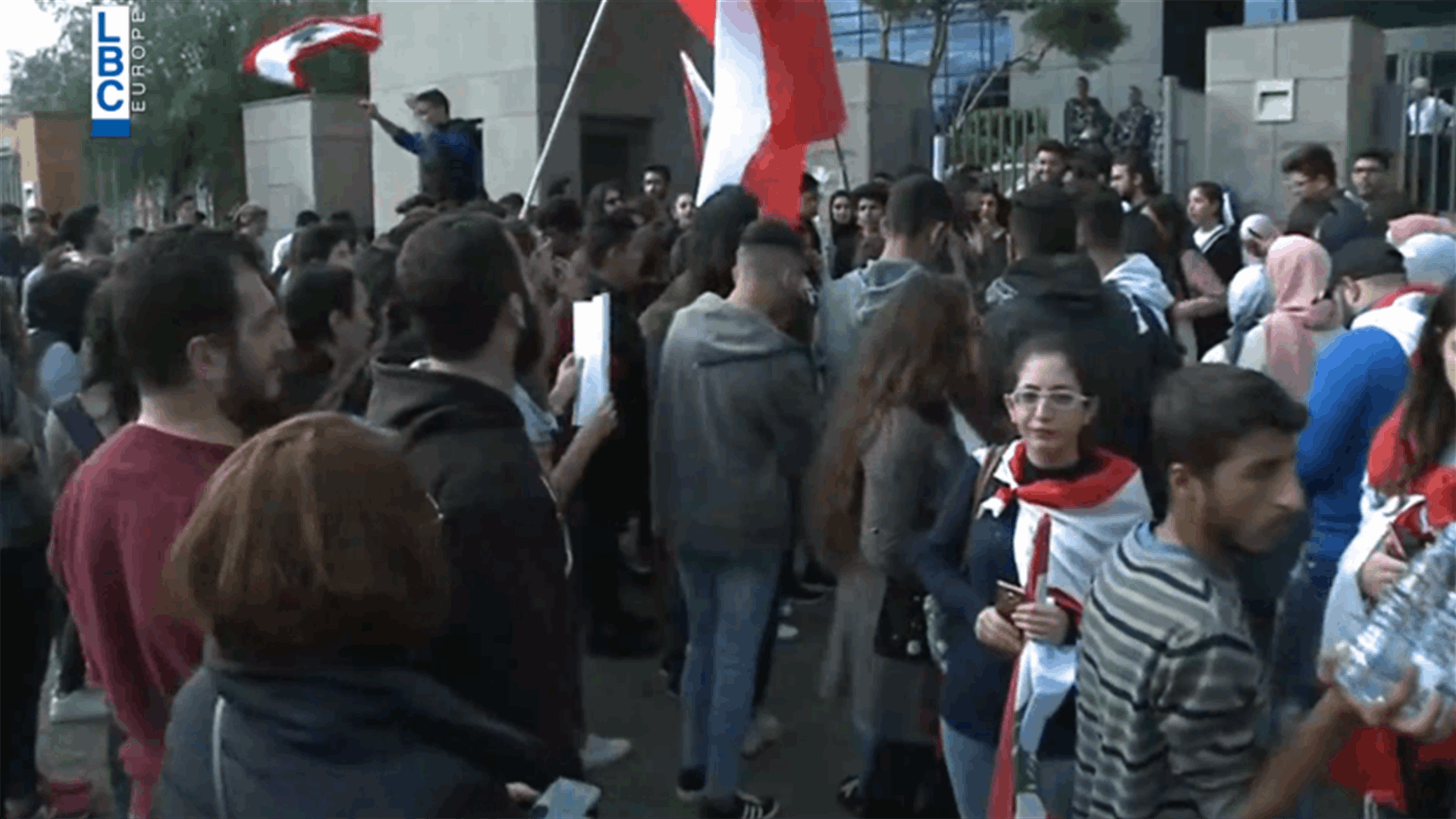 صرخة الطلاب من أمام وزارة التربية (فيديو)
