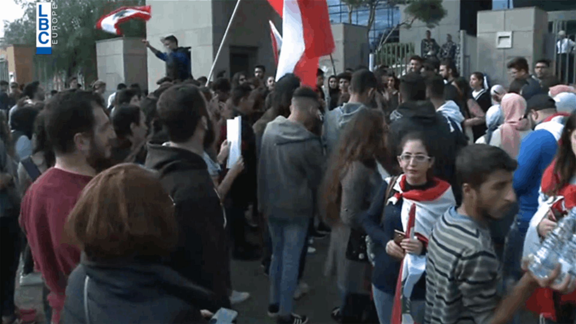 Students protest outside Education Ministry-[VIDEO]