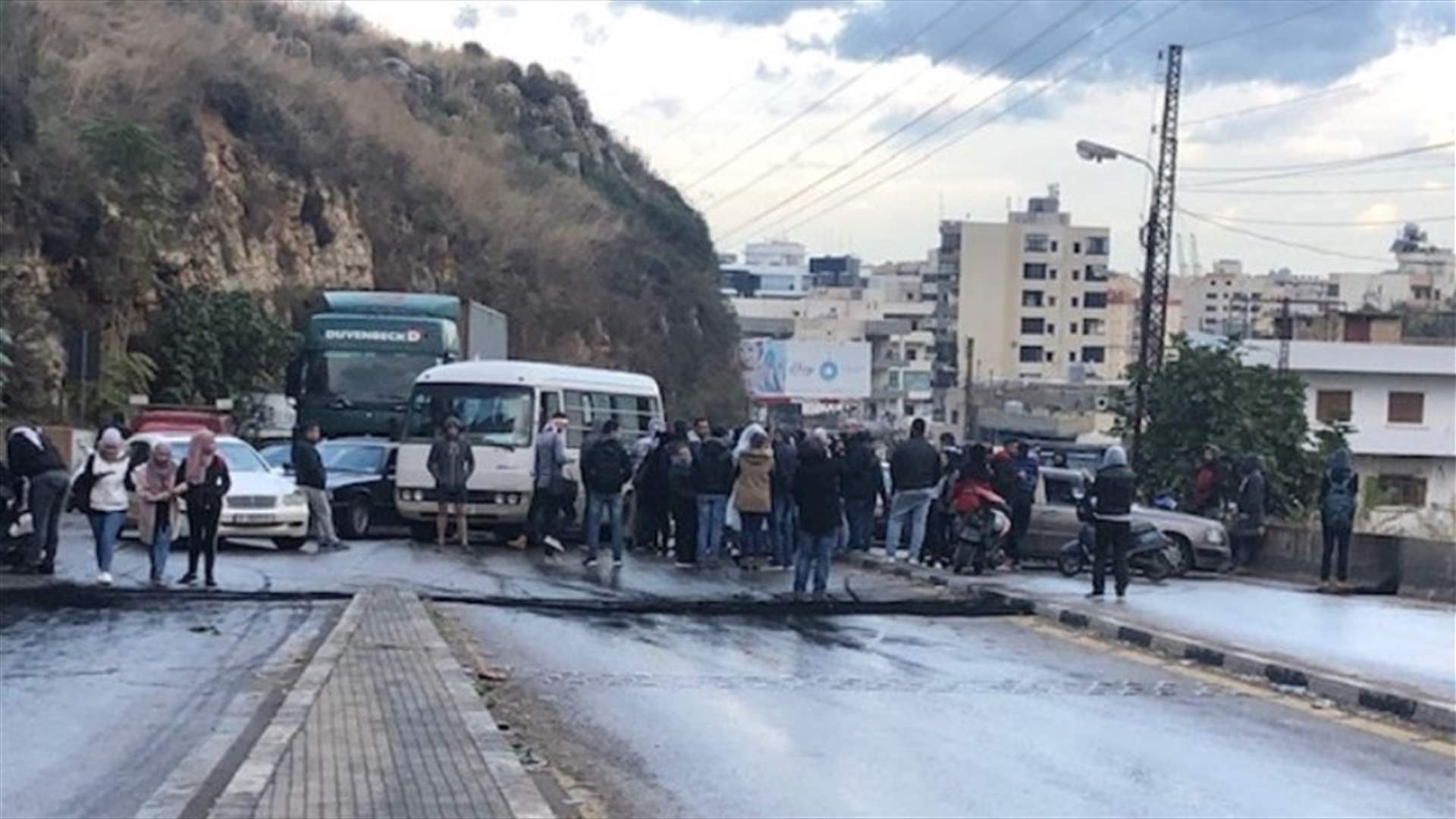 Protesters closed roads in Tripoli, staged sit-in outside municipality