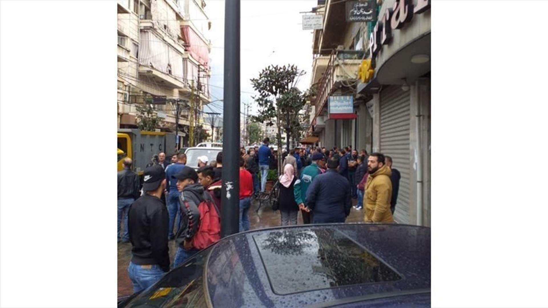 Protesters close public facilities in Sidon