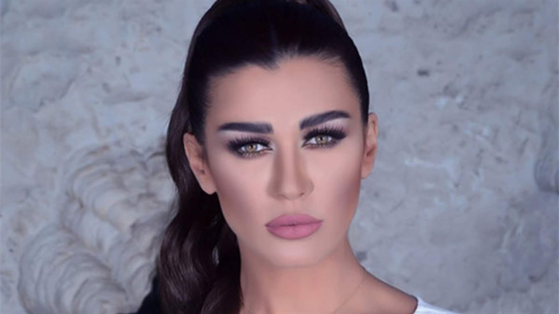 نادين الراسي مع خطيبها في فاريا.. فيديو كشف عن هويته