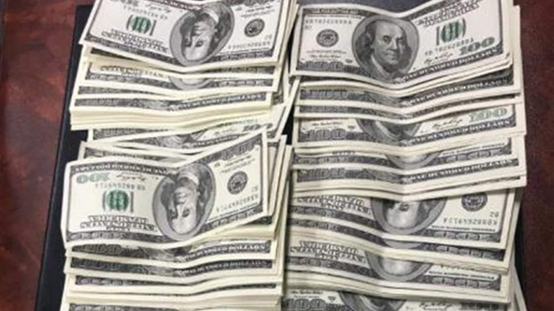 ضبط 22600 دولار أميركي مزيّف في المطار (صورة)