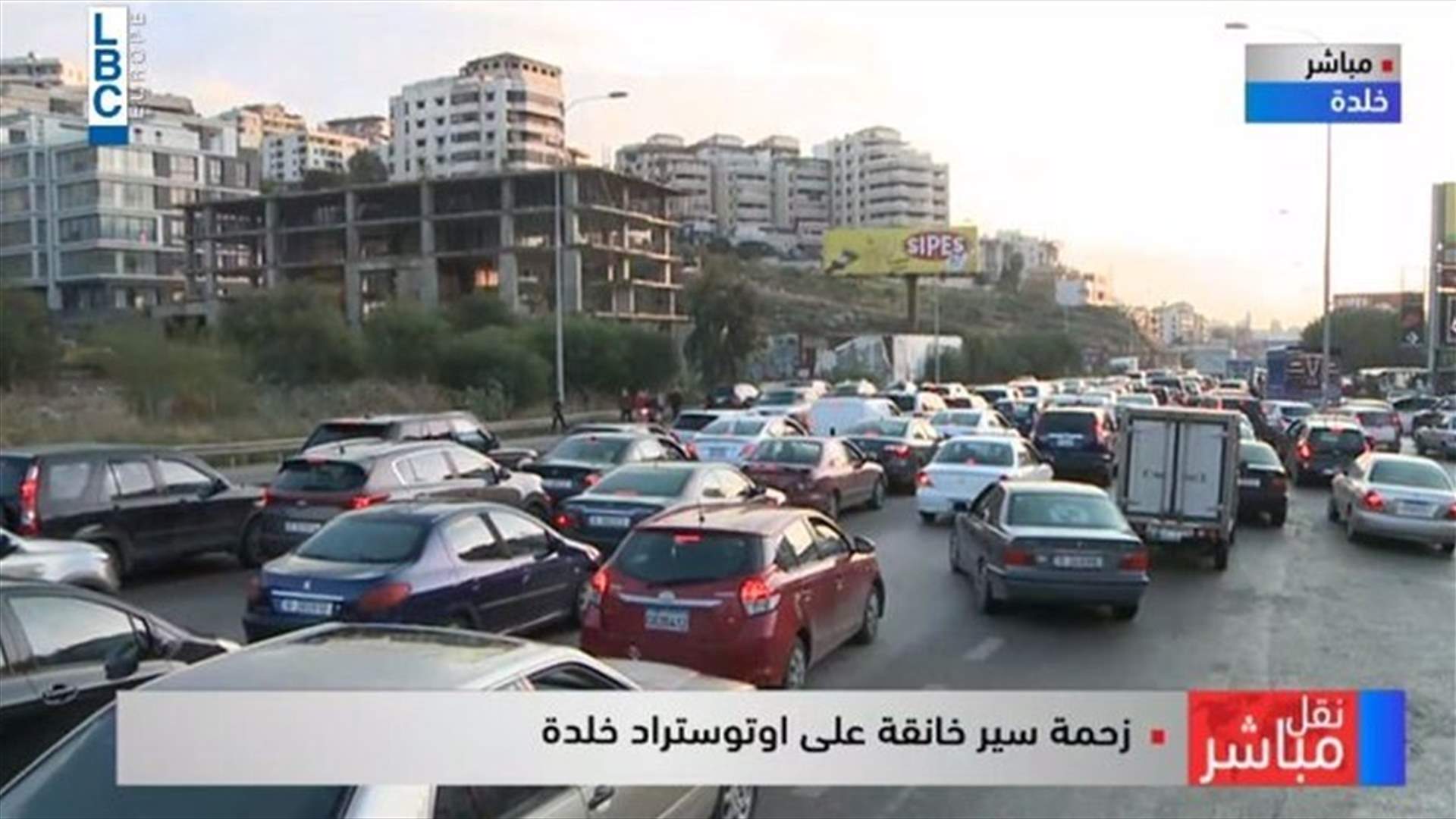 Heavy traffic jam blocks Khaldeh highway