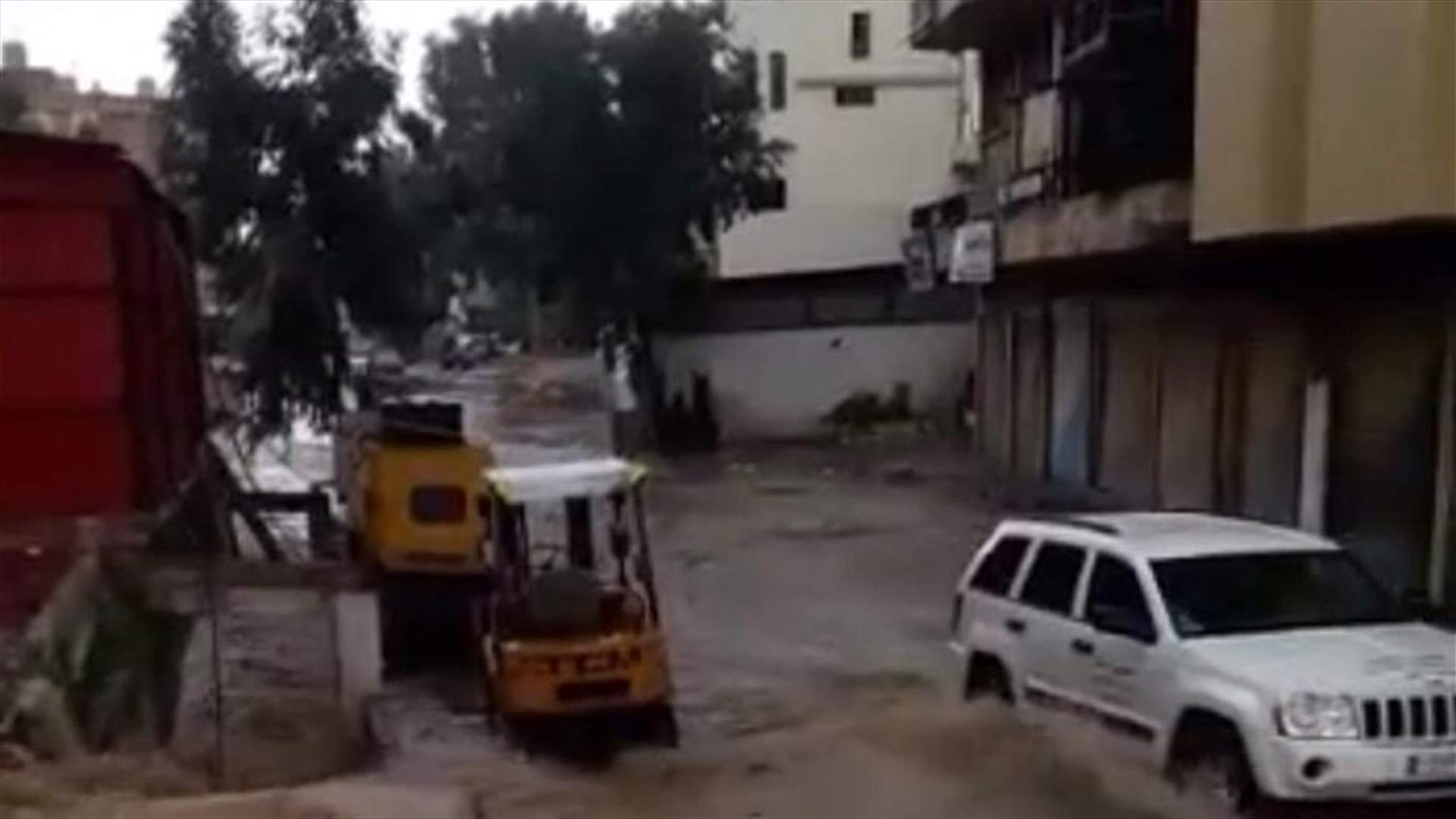 Downpour triggers floods in Nabatieh (Video)