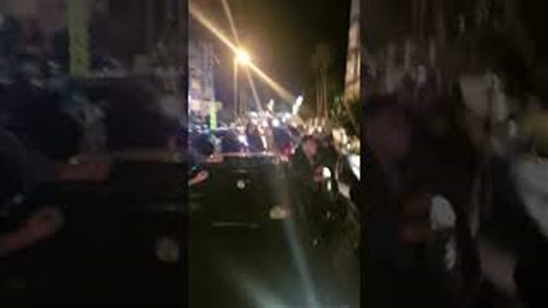 تظاهرة أمام منزل سمير الخطيب (فيديوهات)