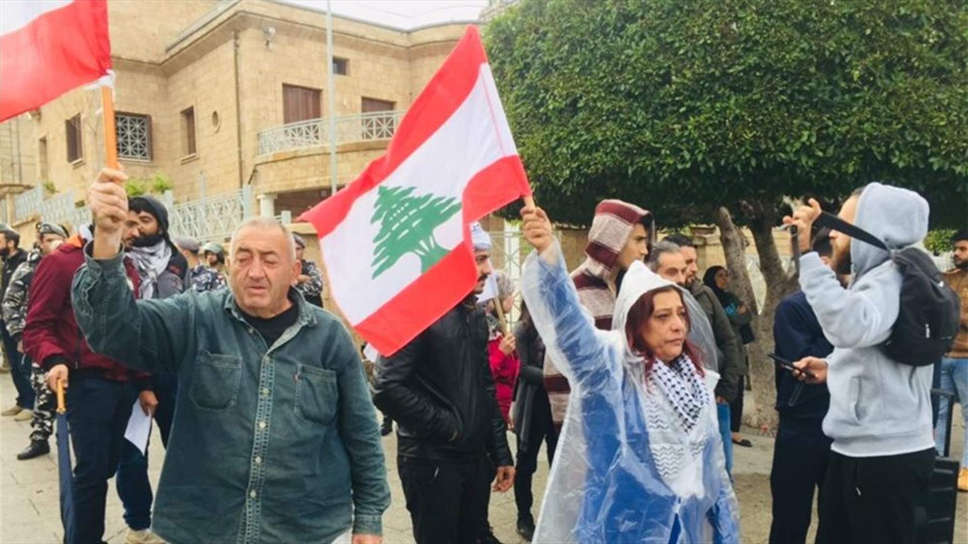 وقفة احتجاجية أمام مصرف لبنان في صور (صورة)