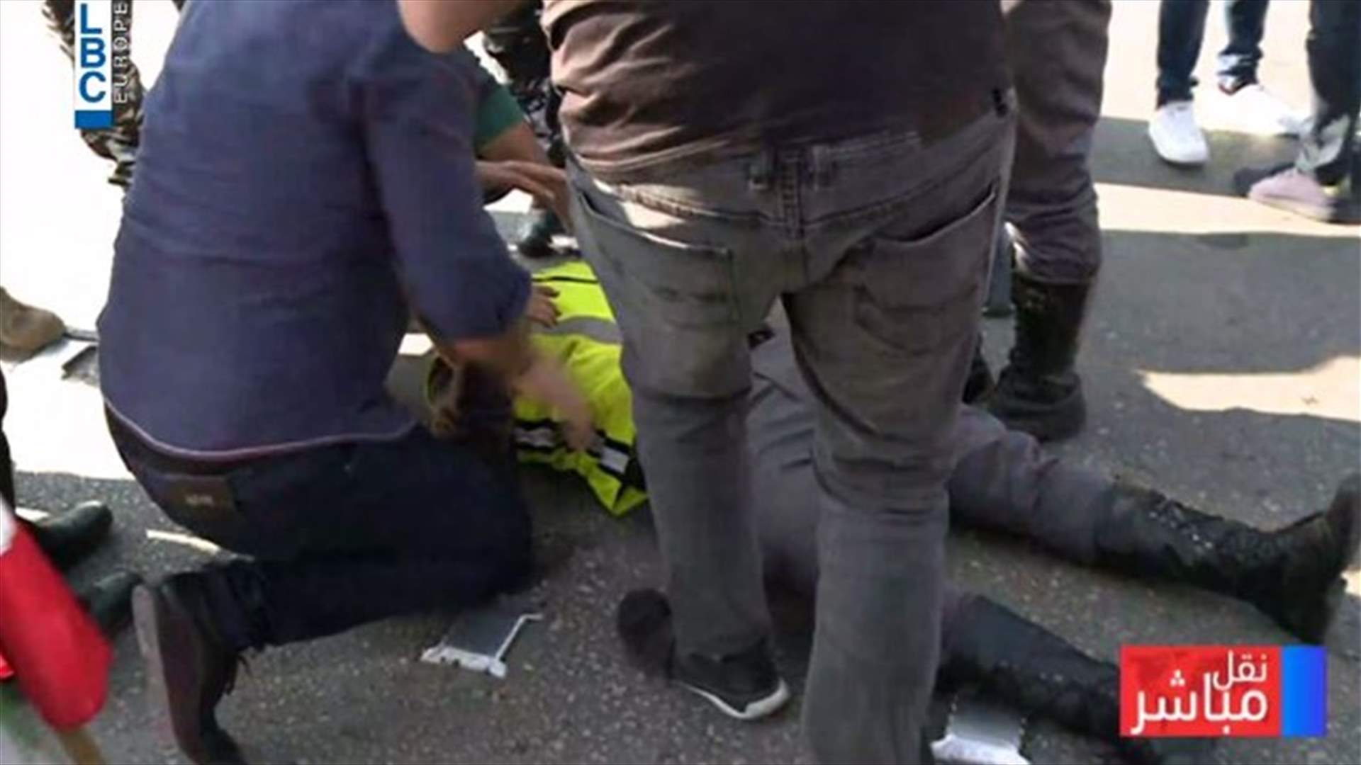 اصابة عنصر من قوى الأمن بحادث صدم على اوتوستراد جل الديب