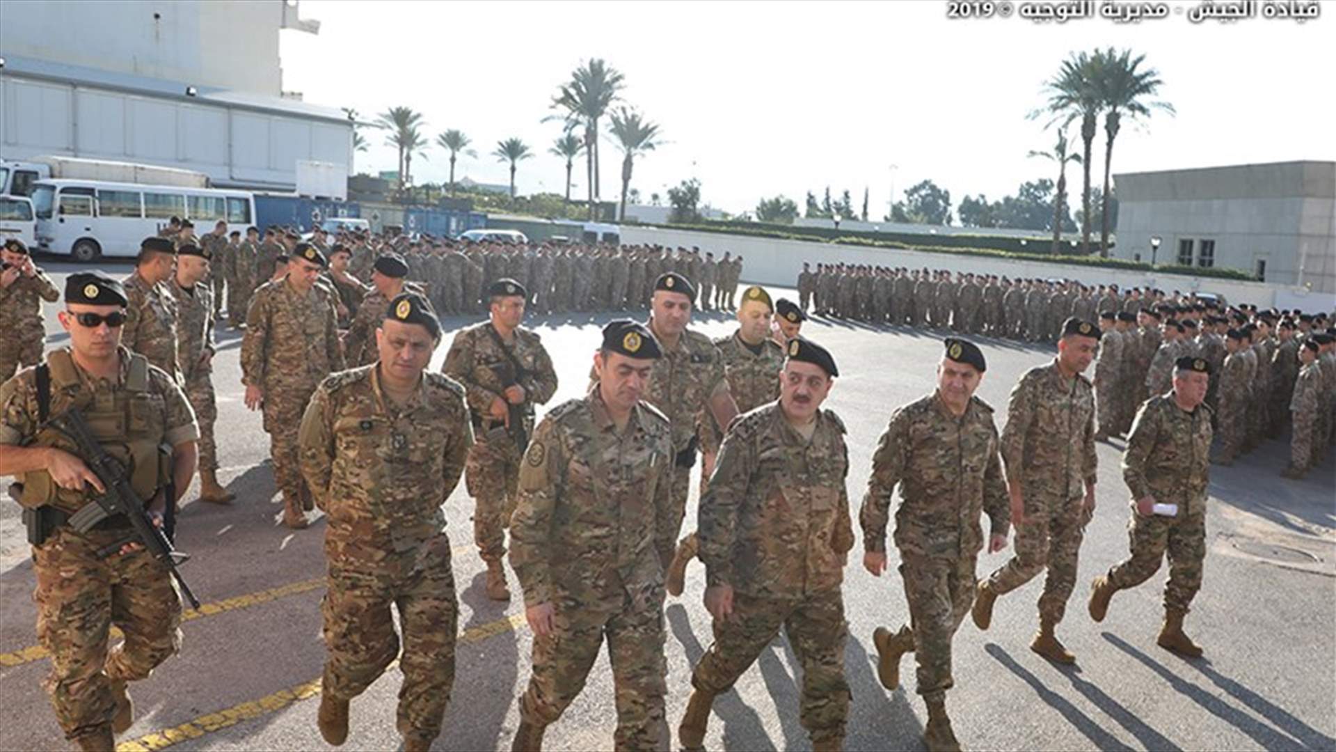 رئيس الأركان يتفقد كتيبة الحراسة والمدافعة عن مطار رفيق الحريري الدولي وقاعدة بيروت الجوية