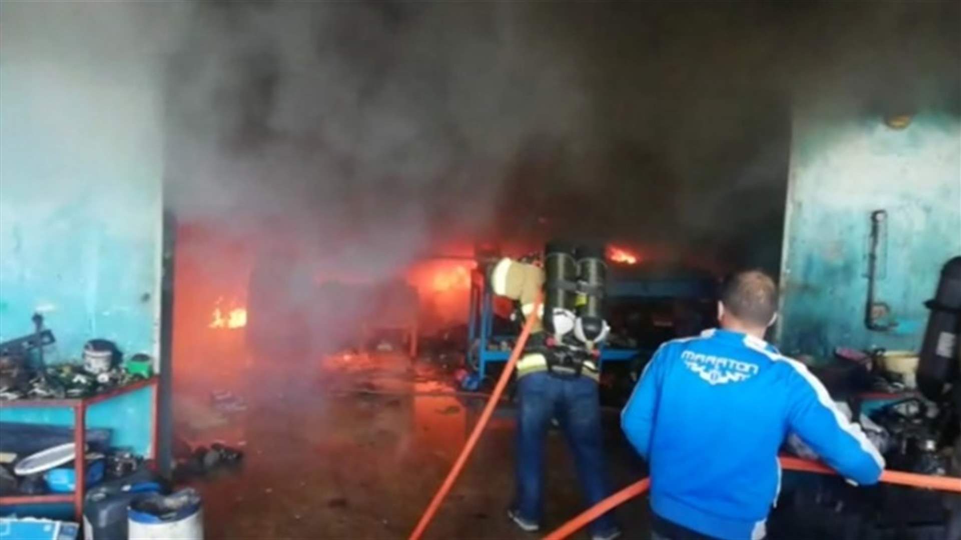 حريق داخل محل في سحمر