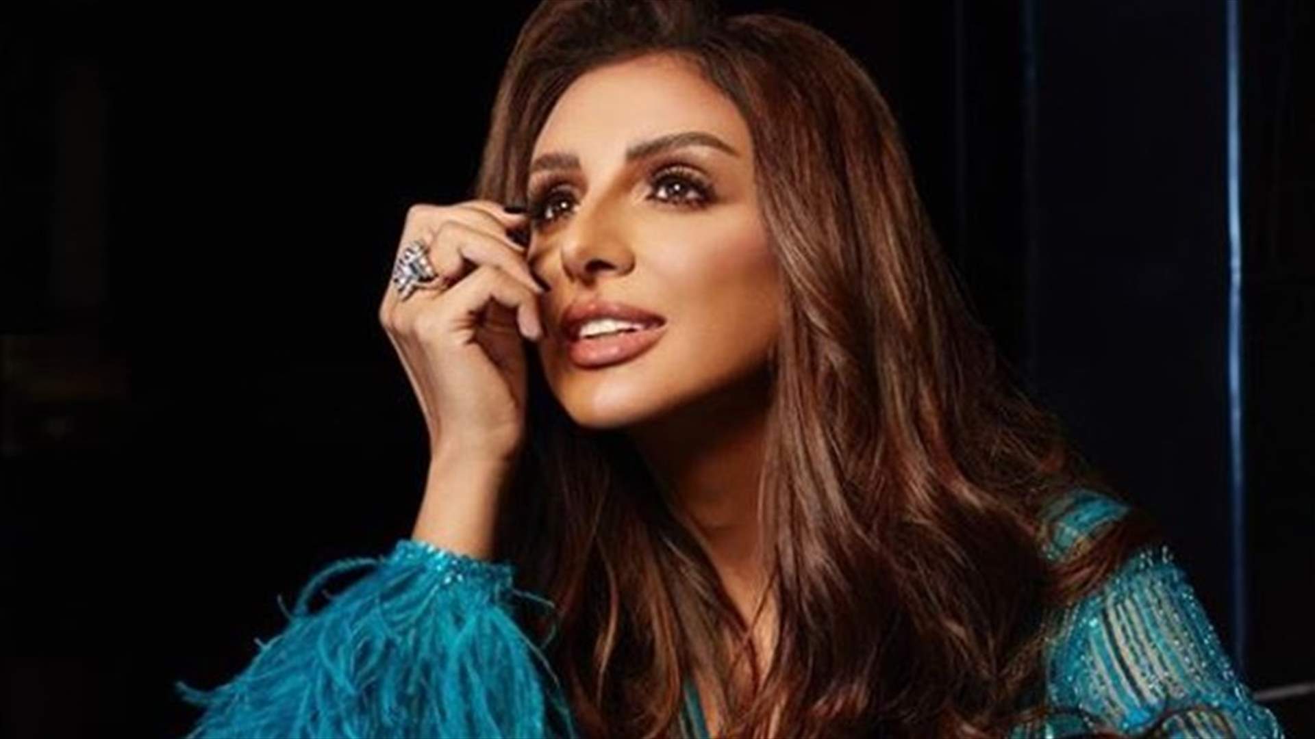 أنغام في موقف حرج في السعودية... معجب طلب الزواج منها على المسرح (فيديو)