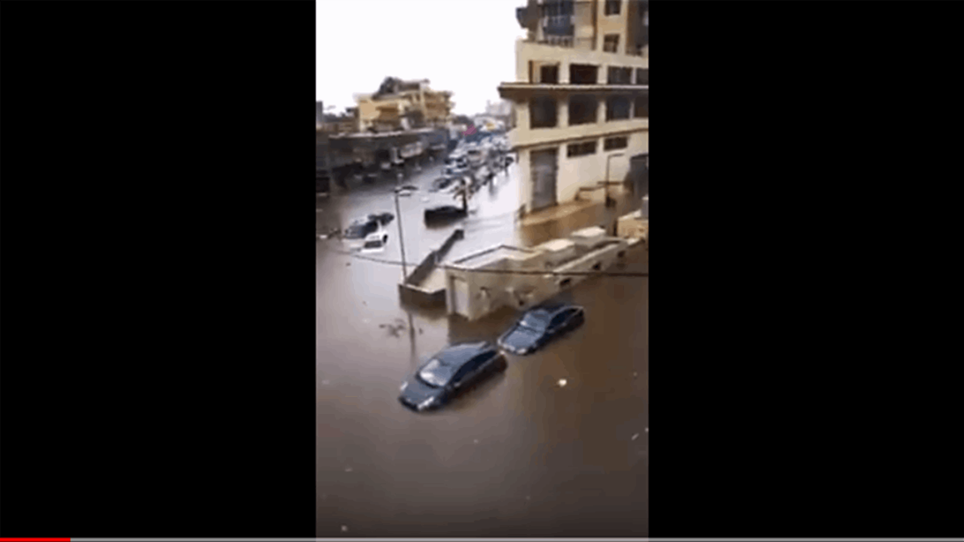 Road in Jnah turns into lake, vehicles drown (Video)
