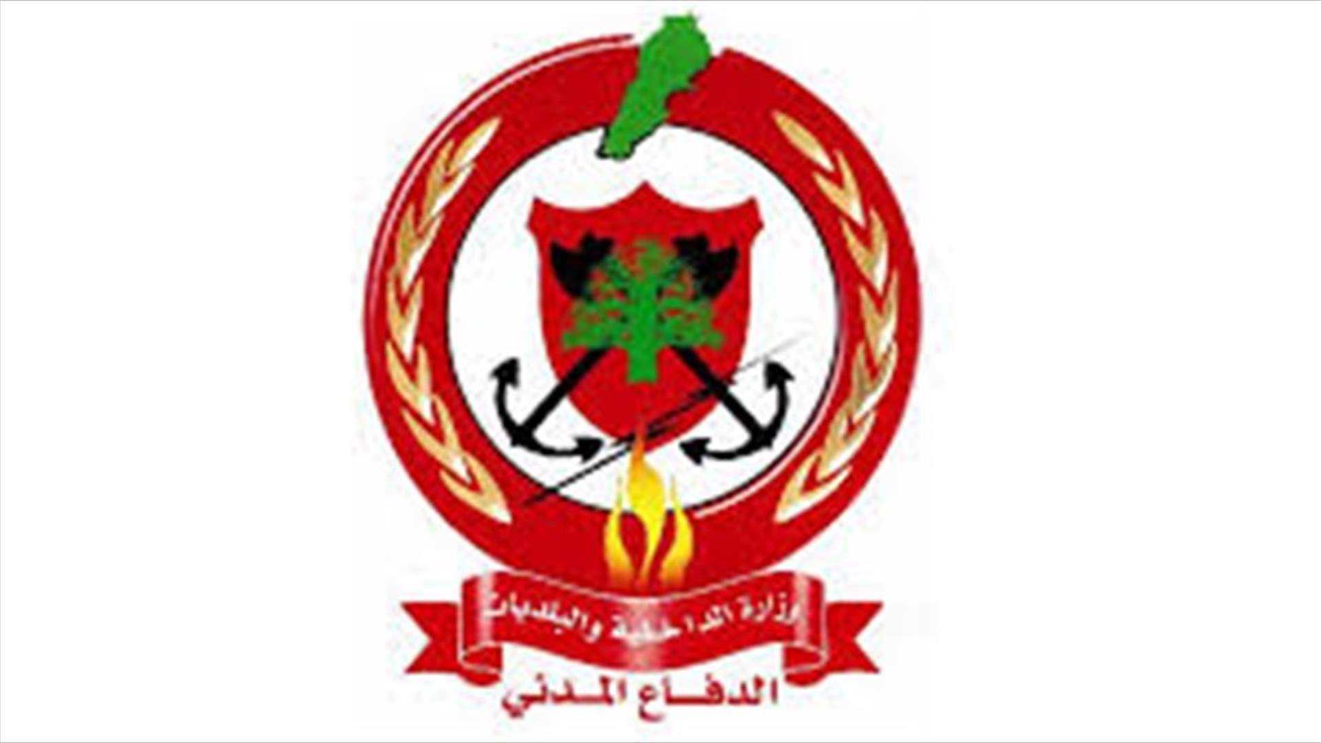 الدفاع المدني يعمل على سحب السيارات العالقة في عدد من المناطق...