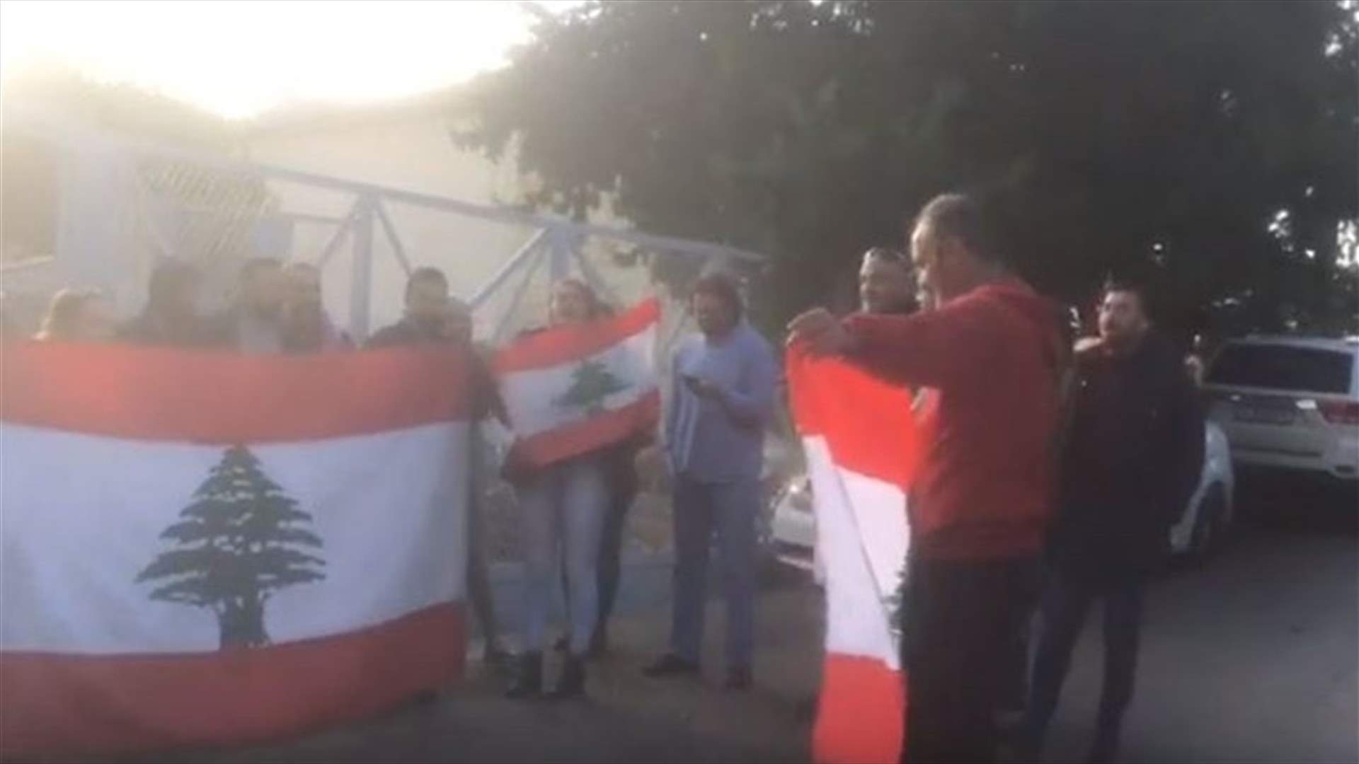 Protesters close EDL facility in Aley-[VIDEO]