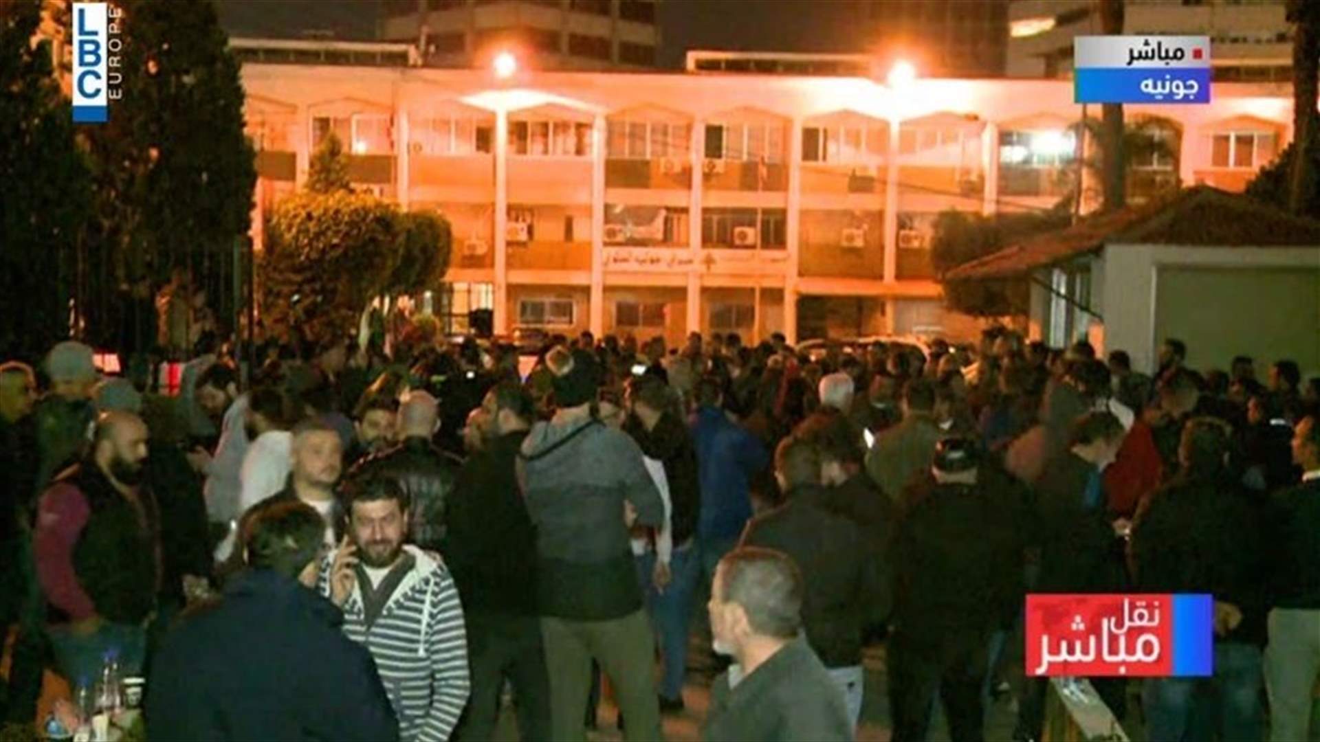 Protesters gather outside Jounieh Serail–[VIDEO]