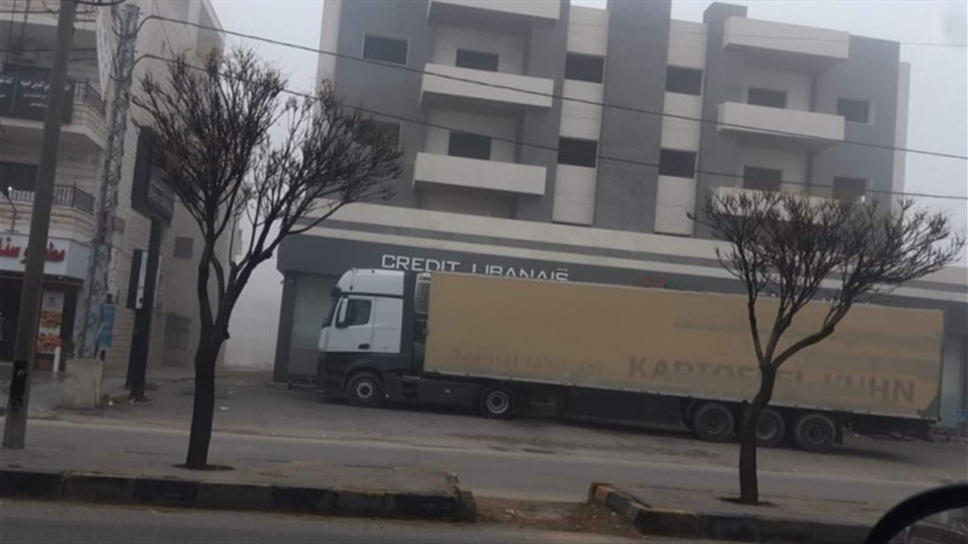 مواطن يقفل مدخل مصرف في بر الياس... اليكم التفاصيل