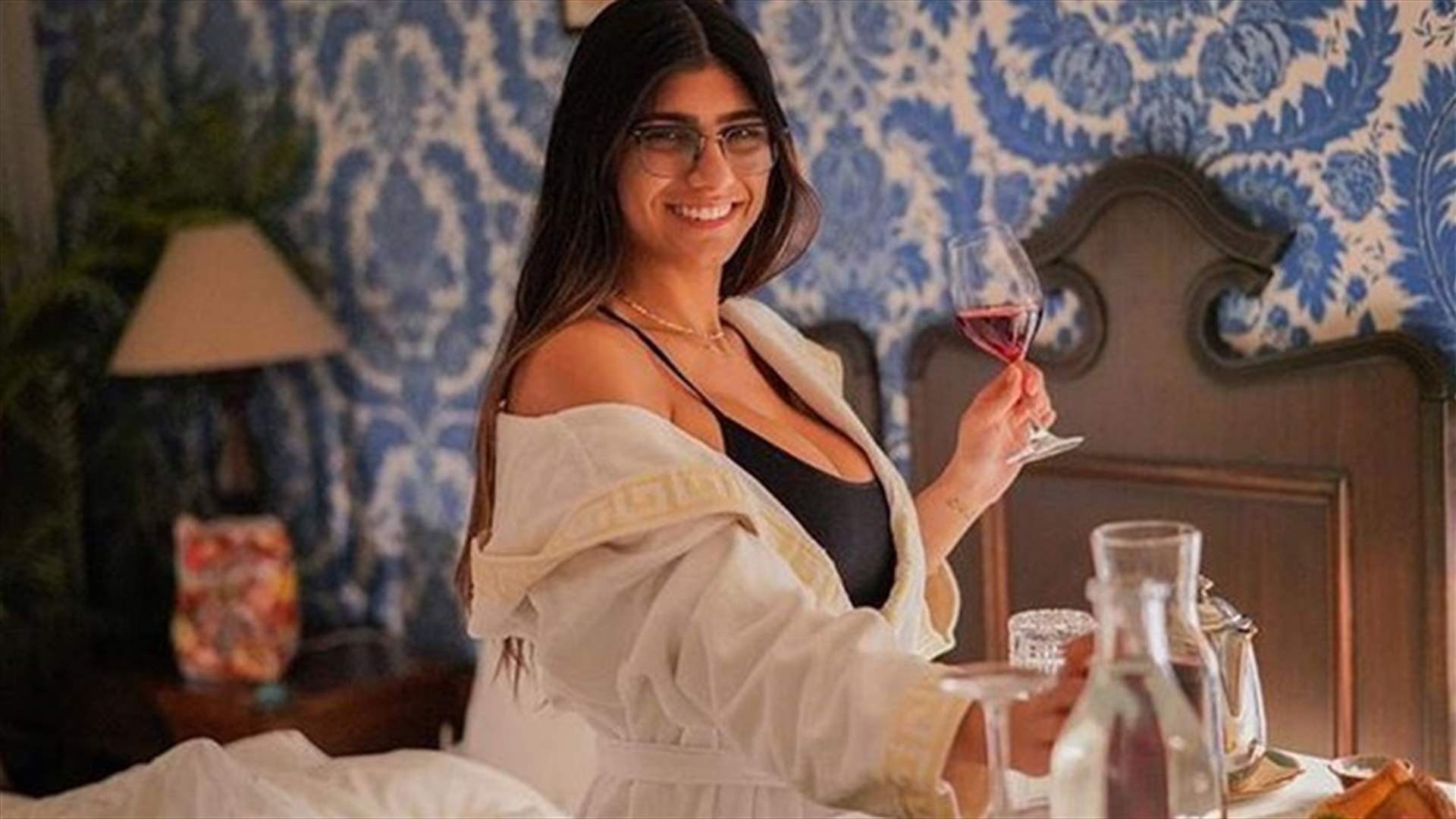 ميا خليفة في فستان الزفاف... فيديو أشعل الإنترنت