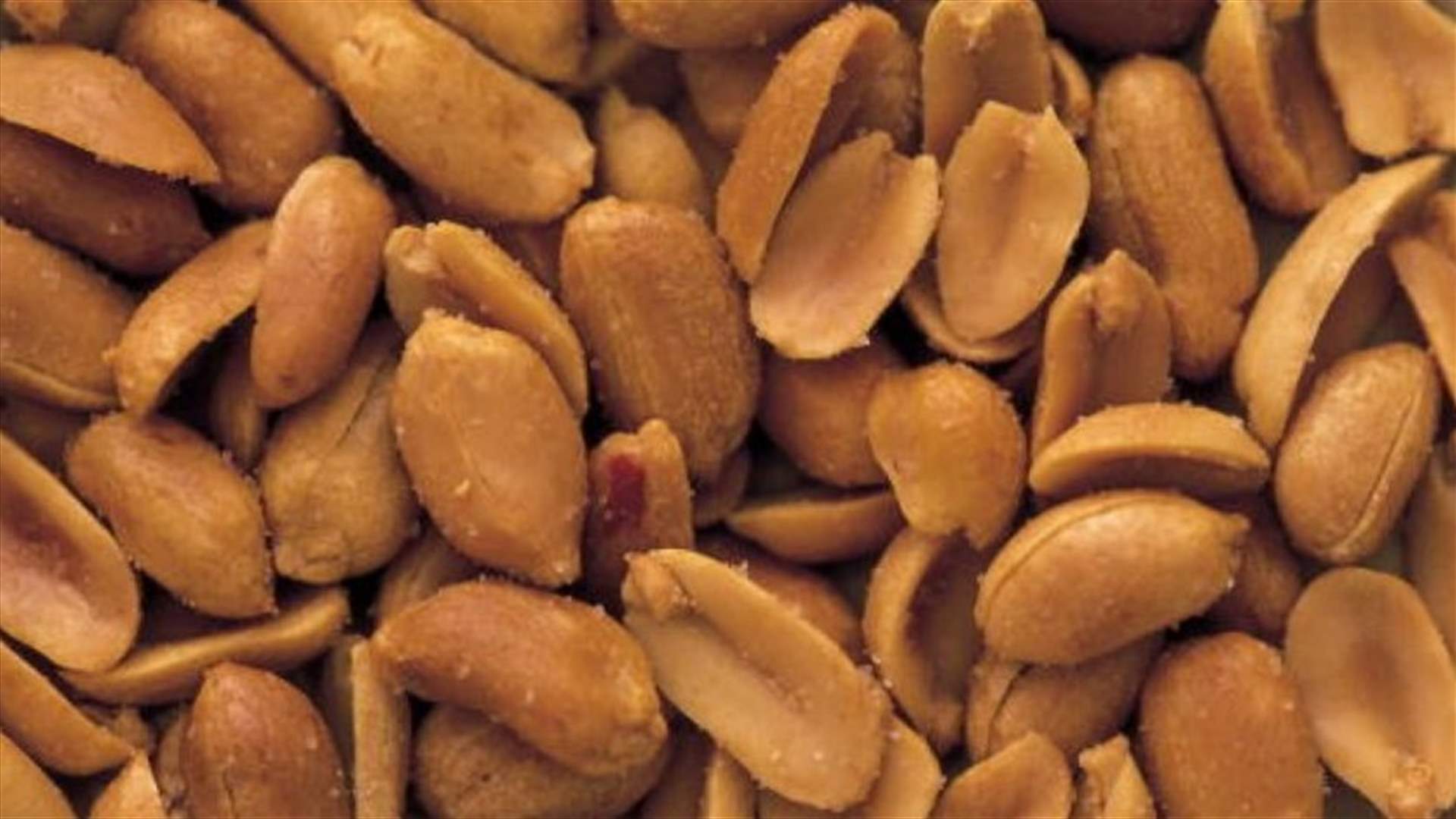 رضيع ينجو من الموت بأعجوبة بعد تناوله حبة فول سوداني... إليكم التفاصيل